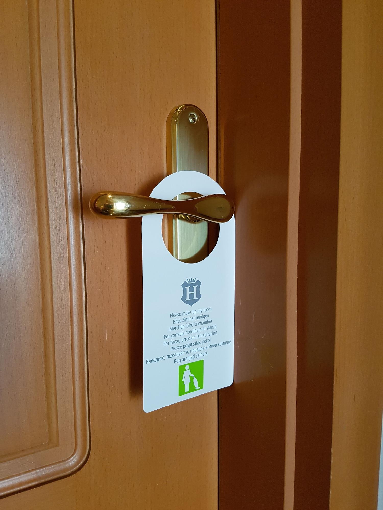 Sunset Split Rooms - photo