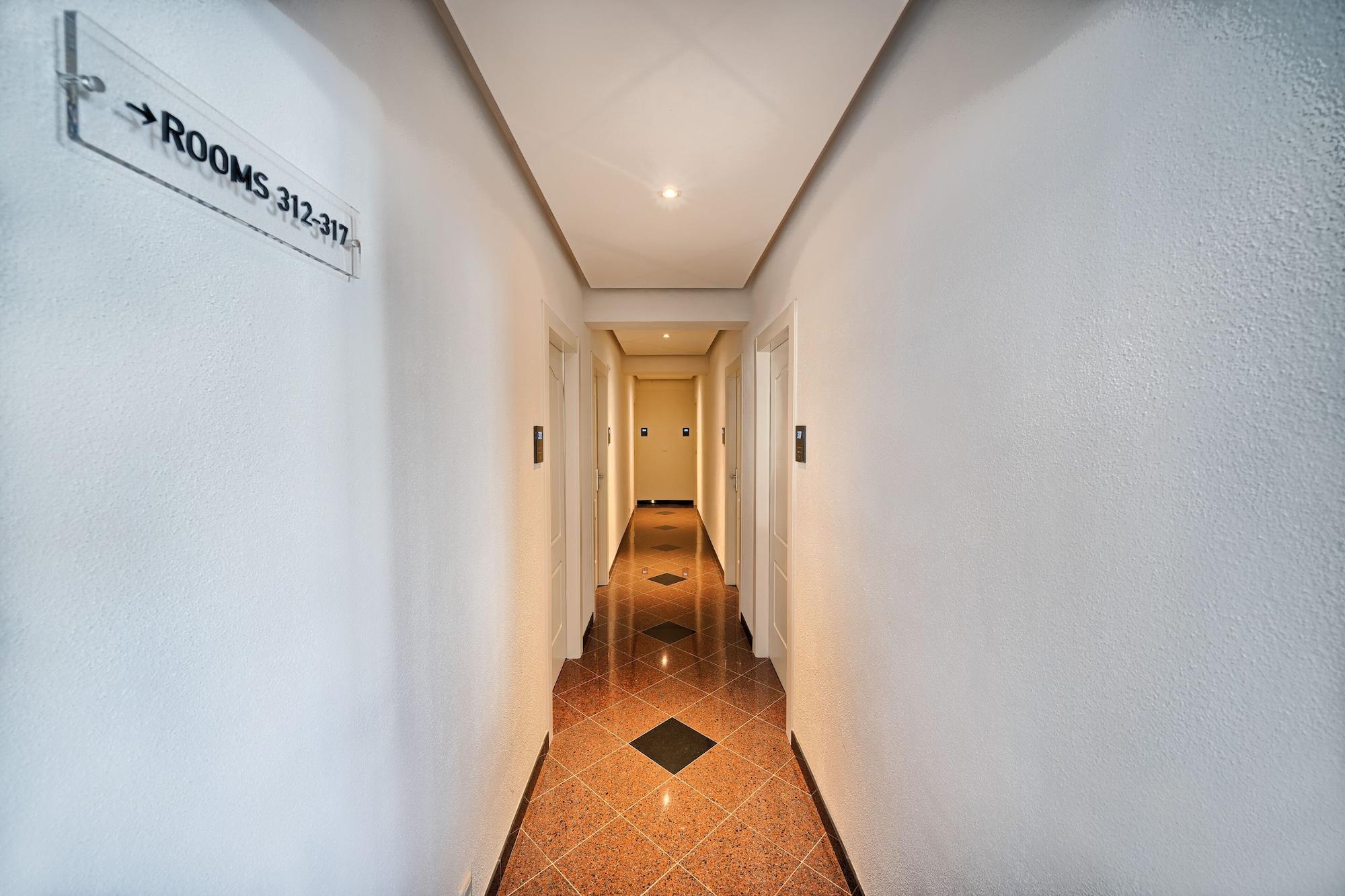 Sunset Split Rooms - photo