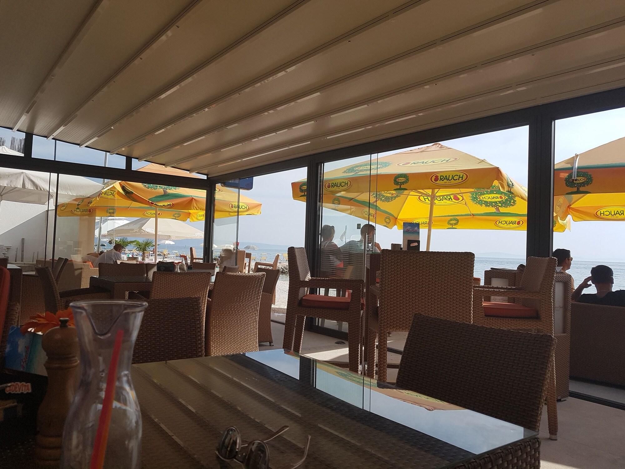 Sunset Split Rooms - photo