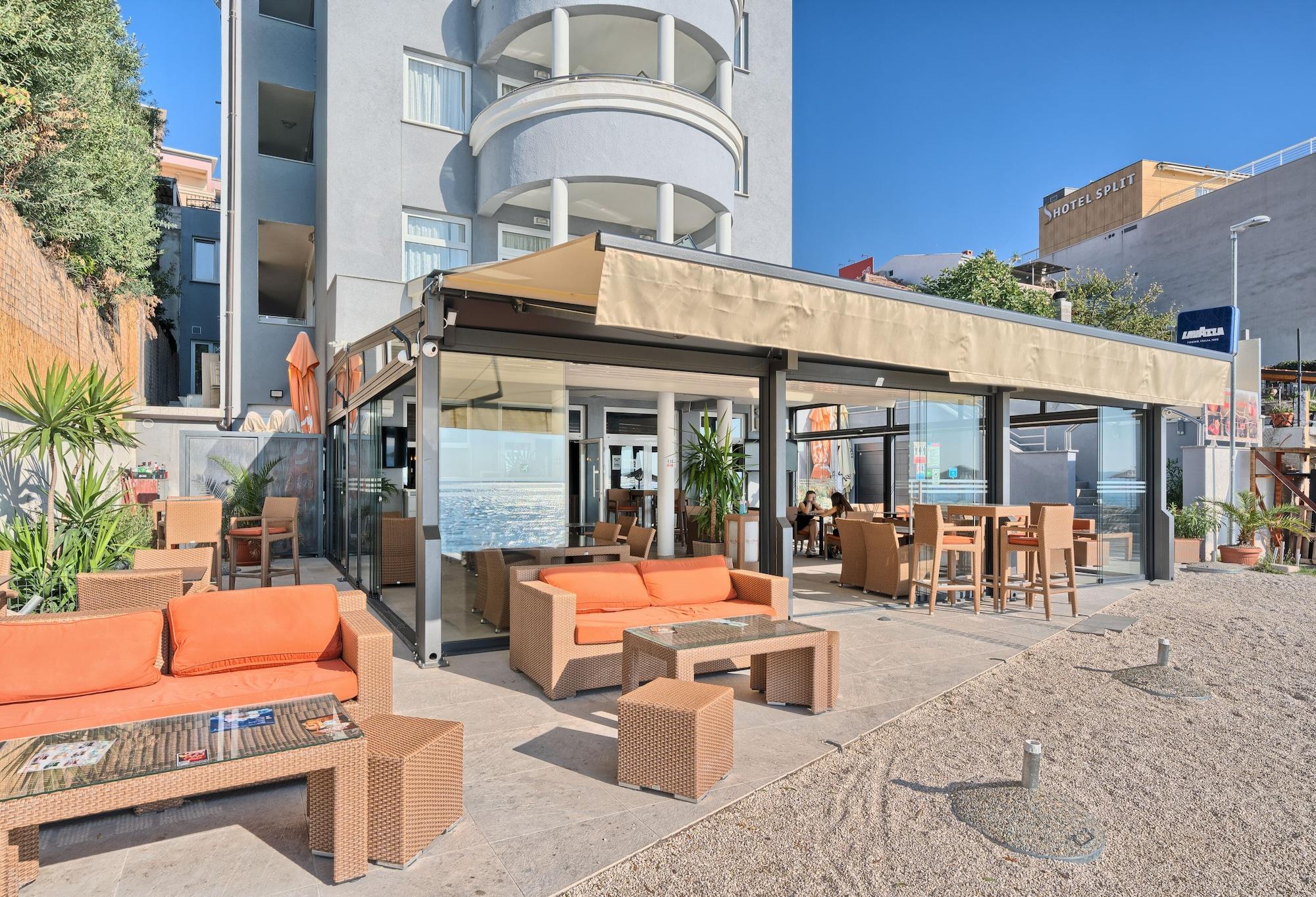 Sunset Split Rooms - photo