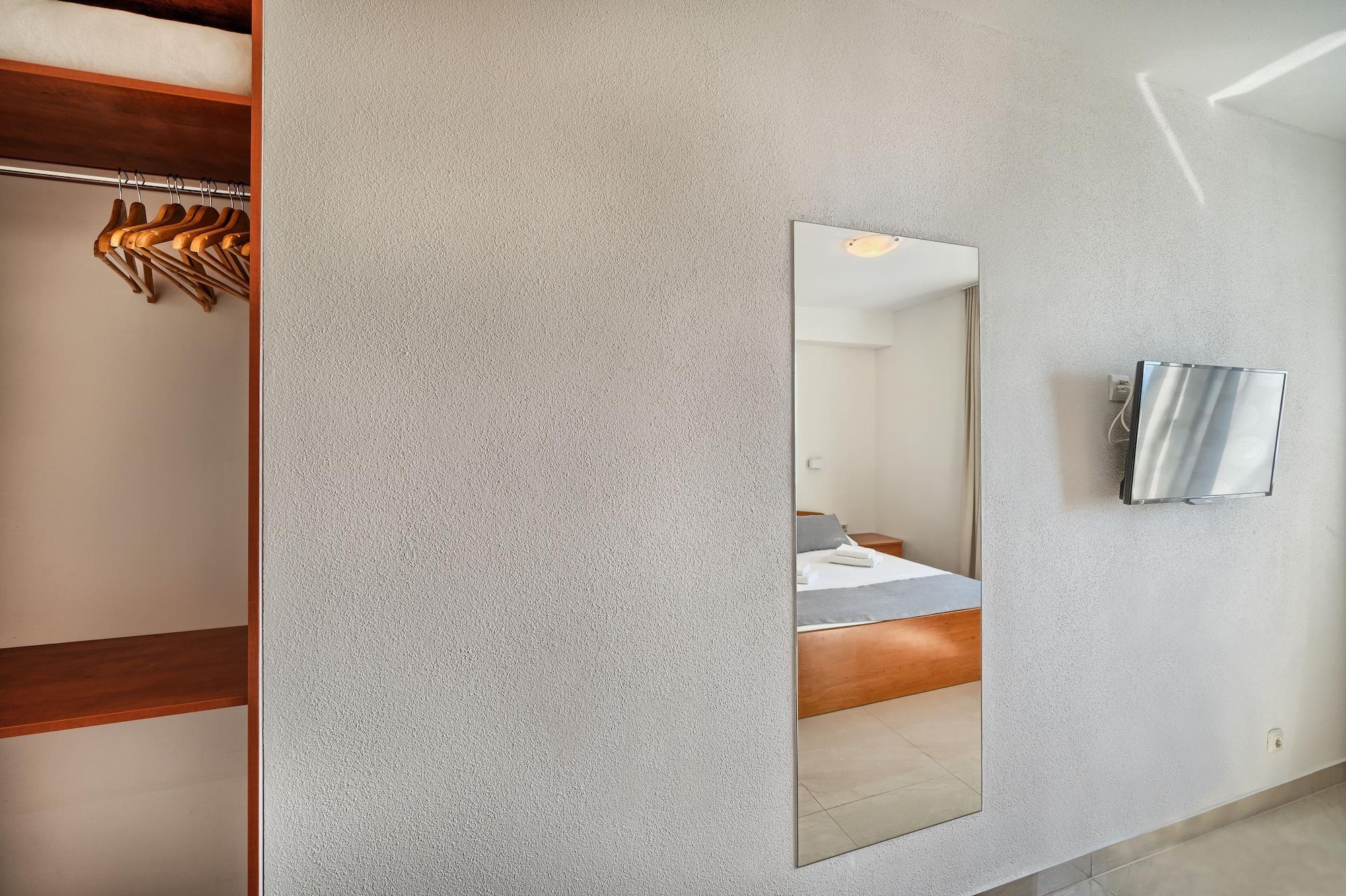 Sunset Split Rooms