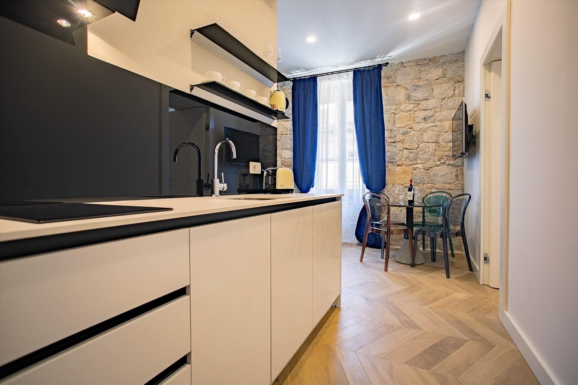 Split Best4Stay Luxury Rooms