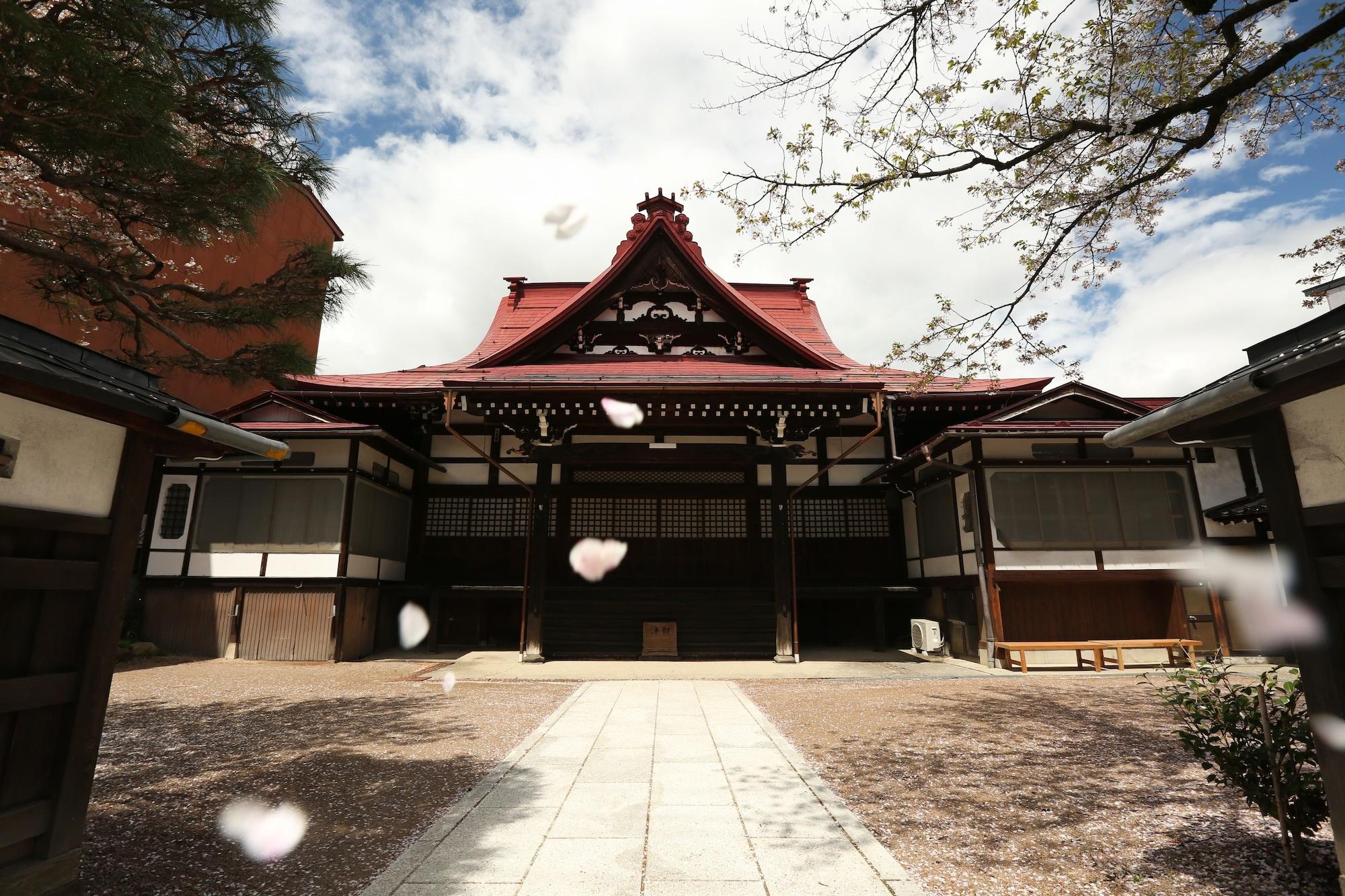 宿坊 高山善光寺｜TEMPLE HOTEL TAKAYAMA ZENKO-JI by null