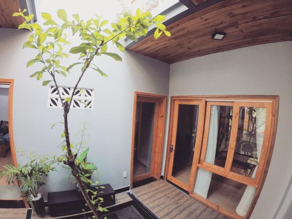 Yellow House Boutique - photo