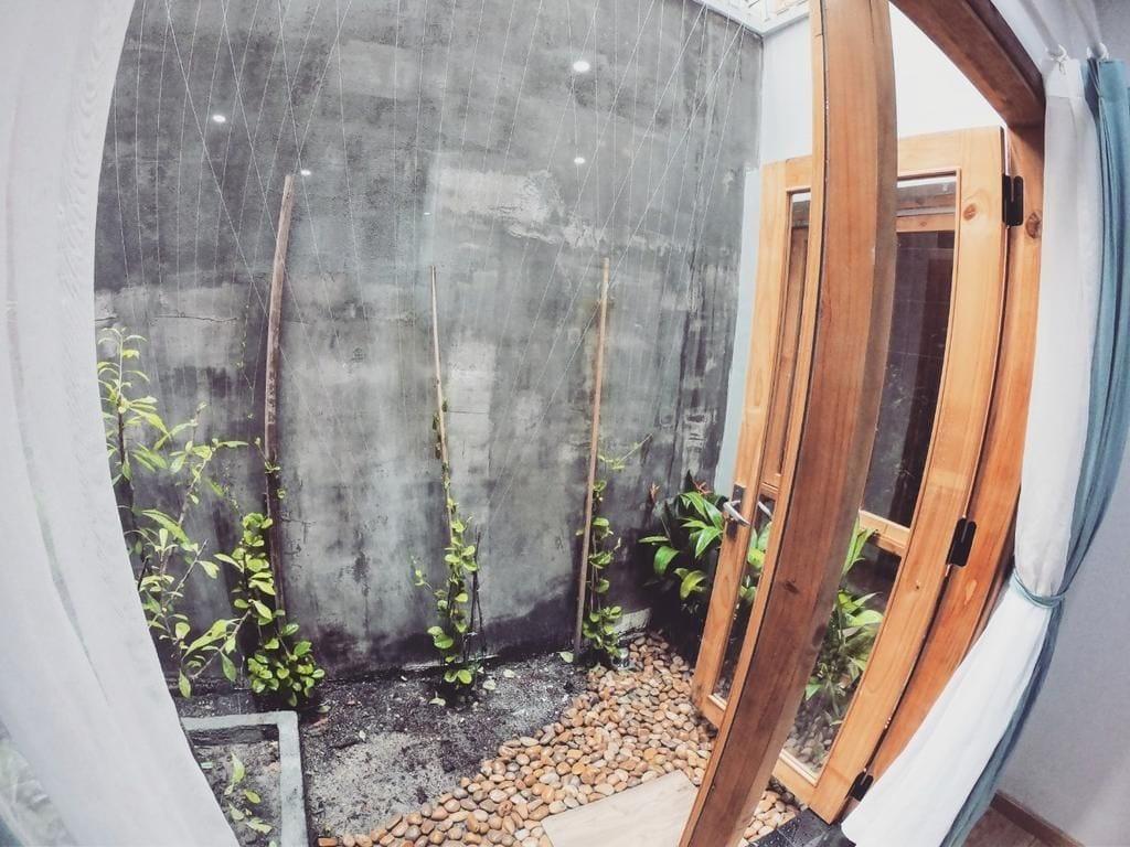 Yellow House Boutique - photo