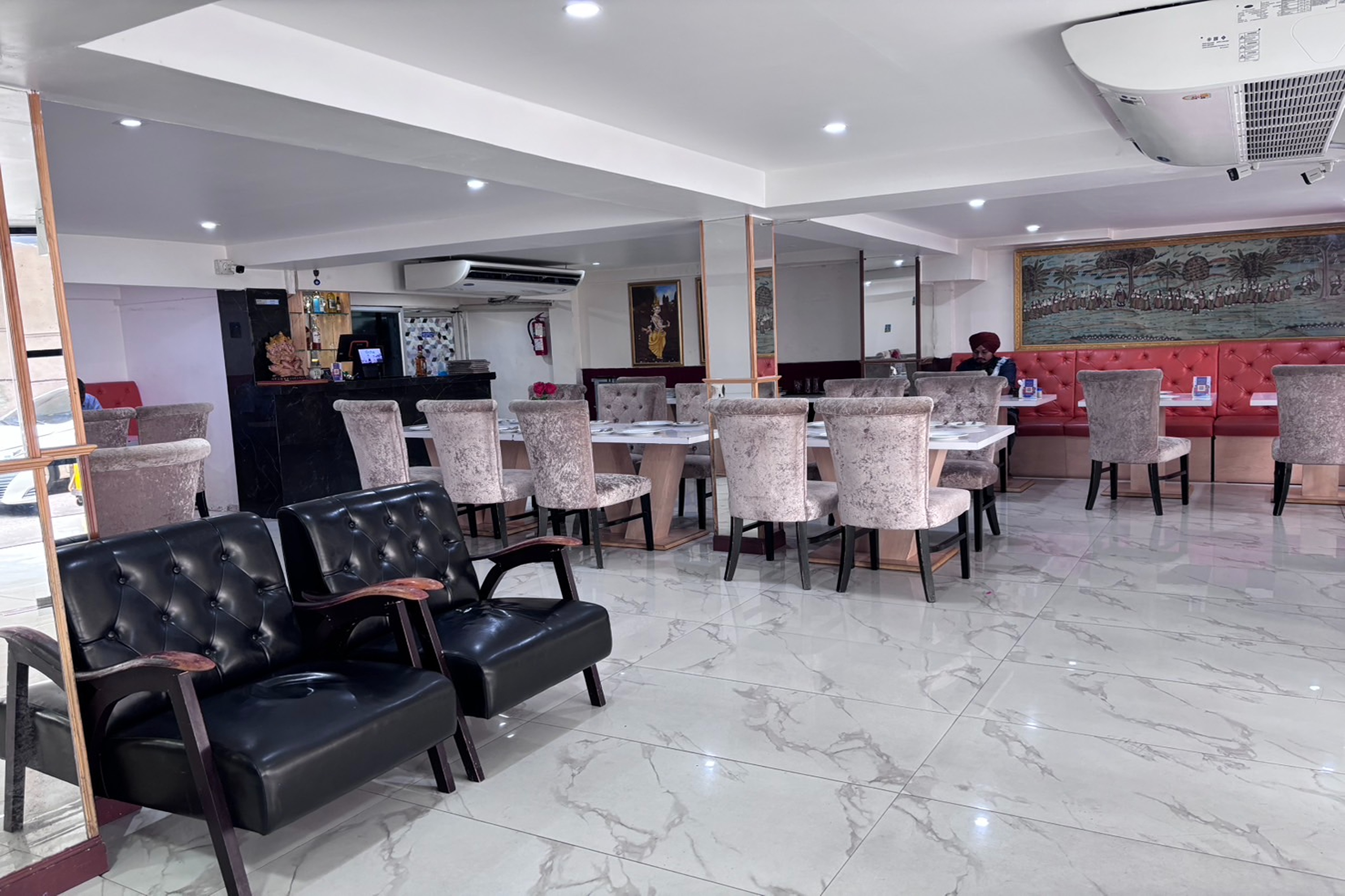 Papa Ji Hotel and Restaurant