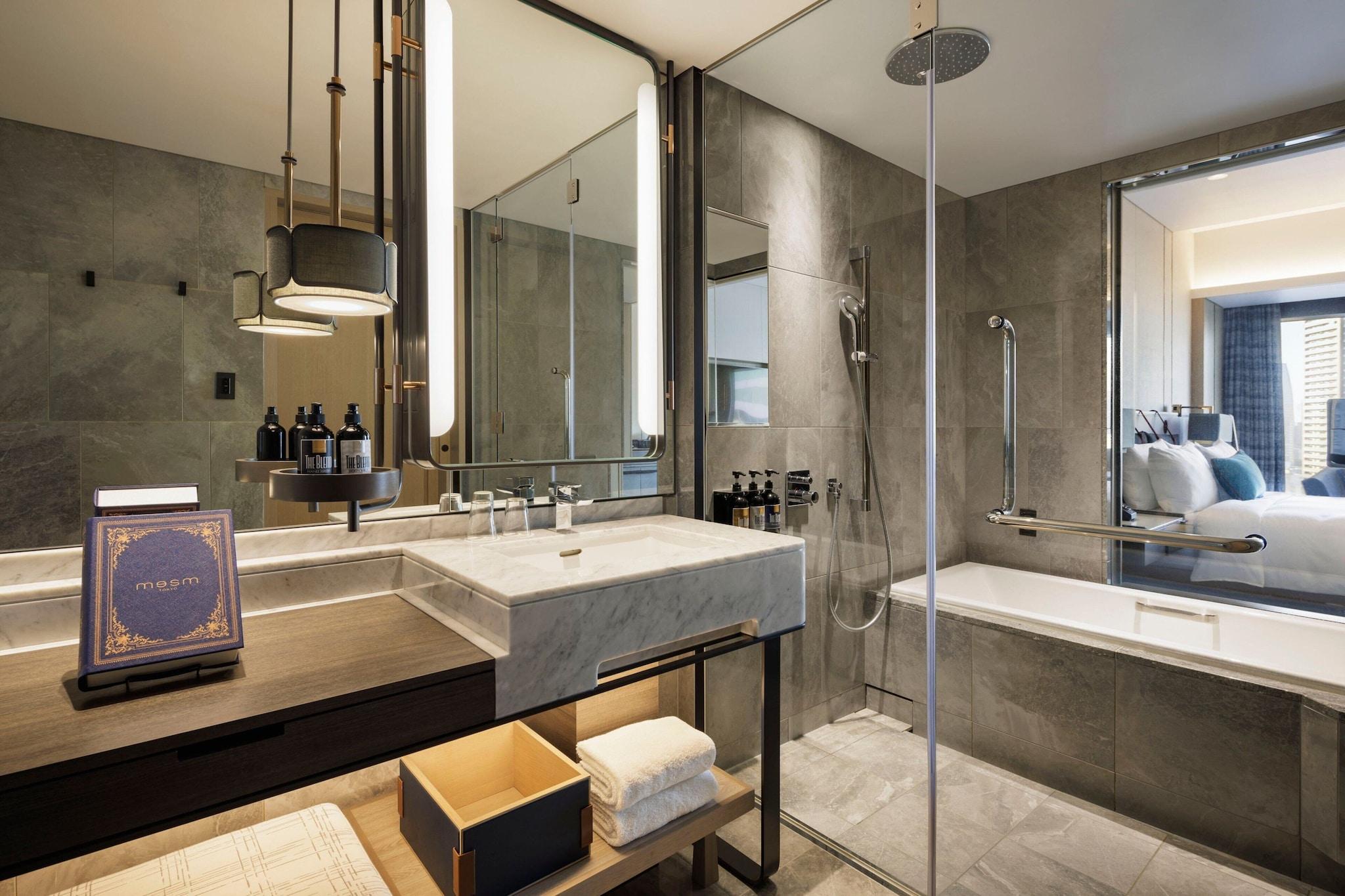 Mesm Tokyo, Autograph Collection by null