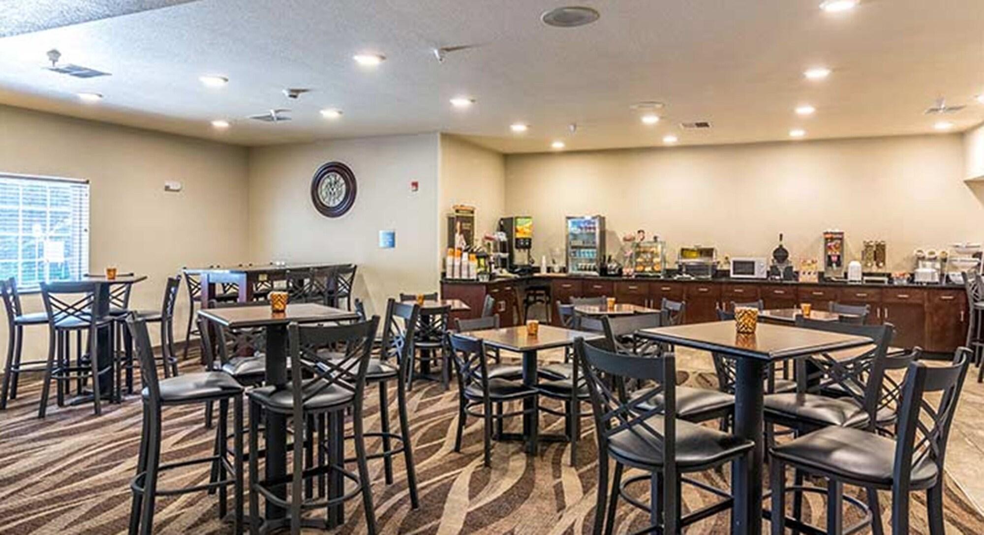 Cobblestone Hotel & Suites - Erie