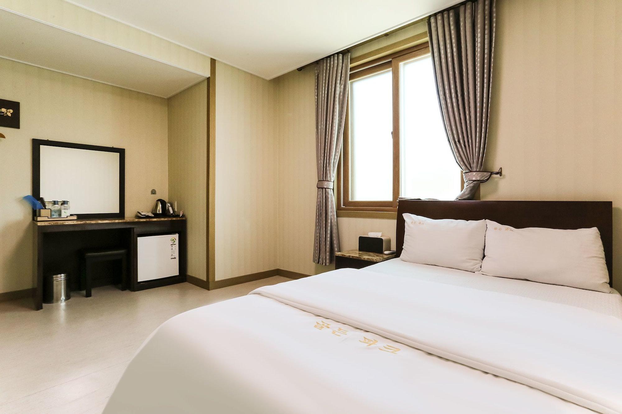 Golden Park Hotel