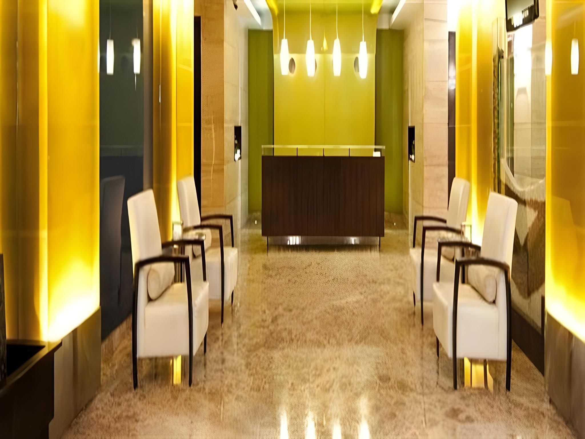 Ascot Hotel