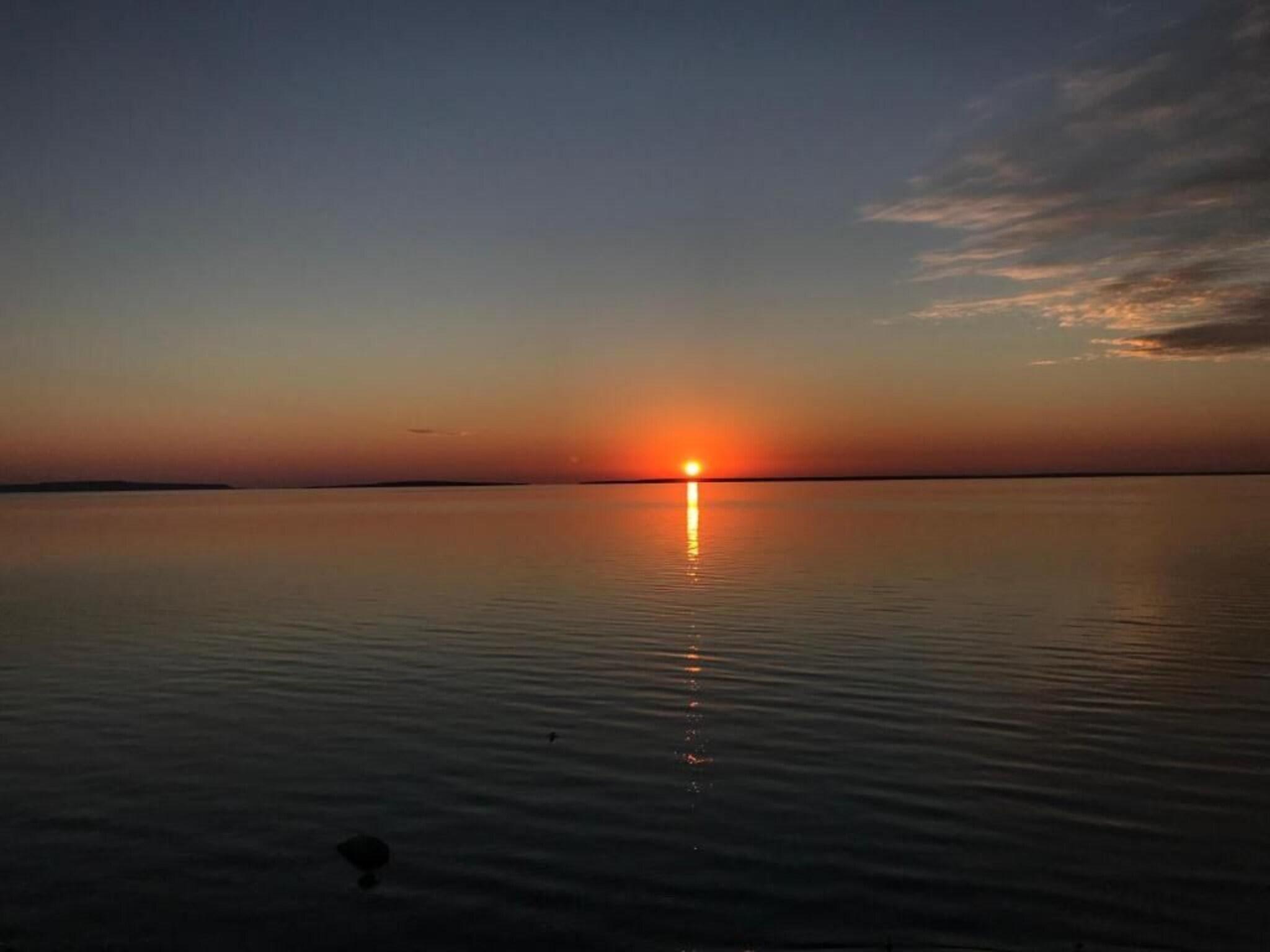 Mackinaw Beach & Bay Inn & Suites