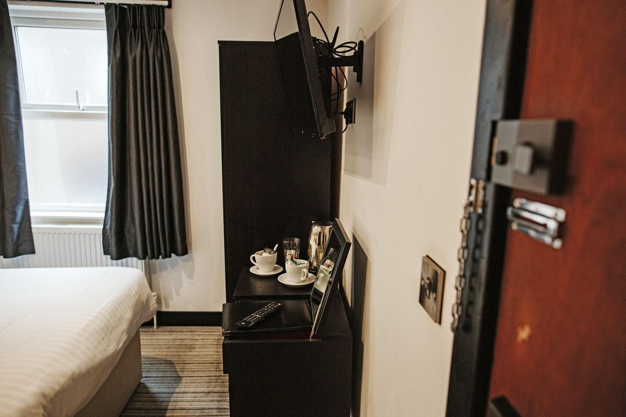 Peaky Blinders Accommodation & Bar