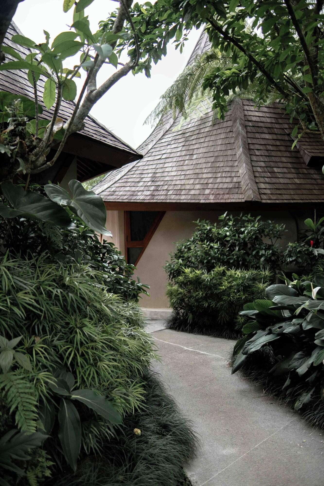 The Sender Pool Suite - photo