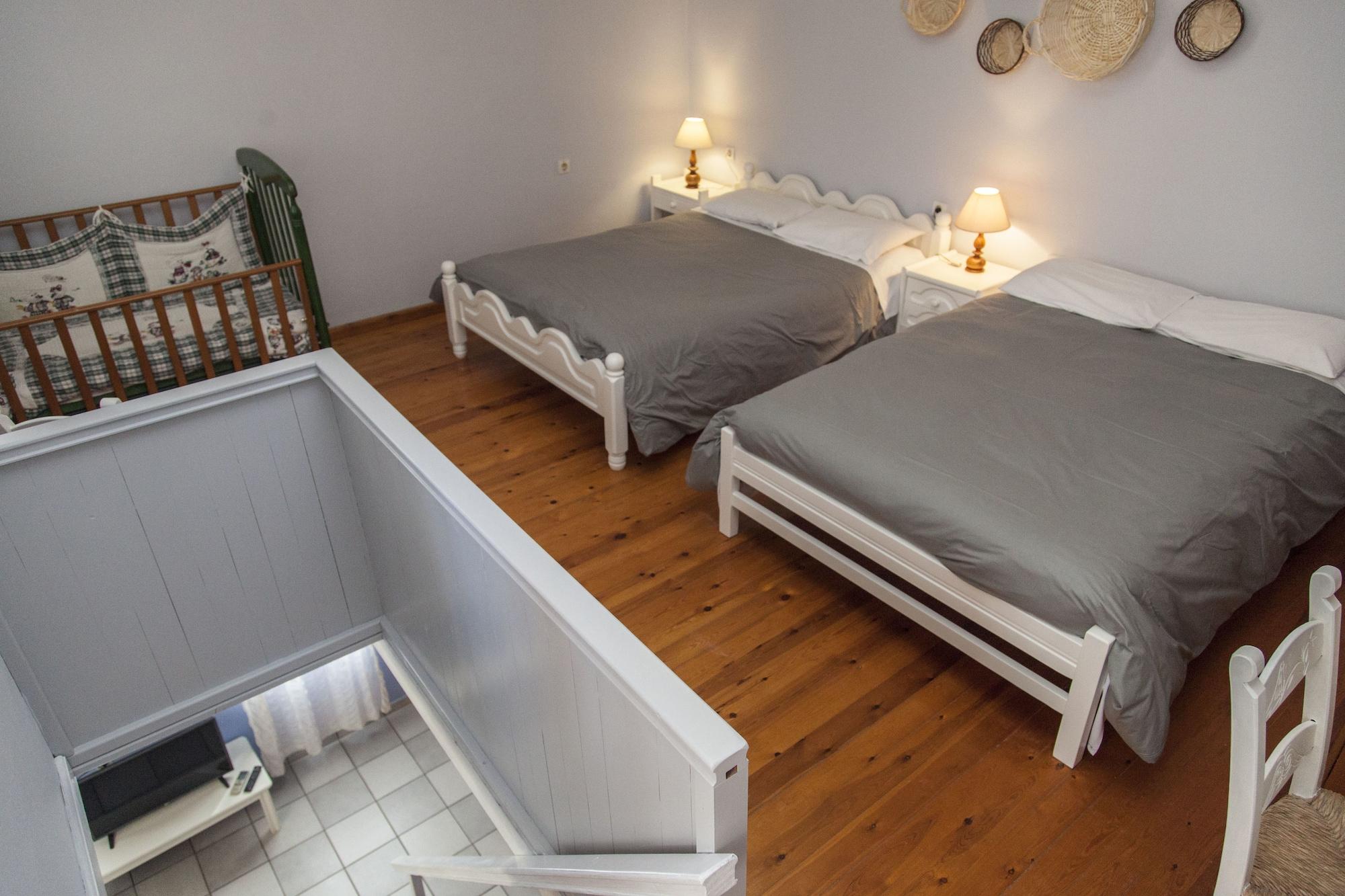 Kasteli Suites