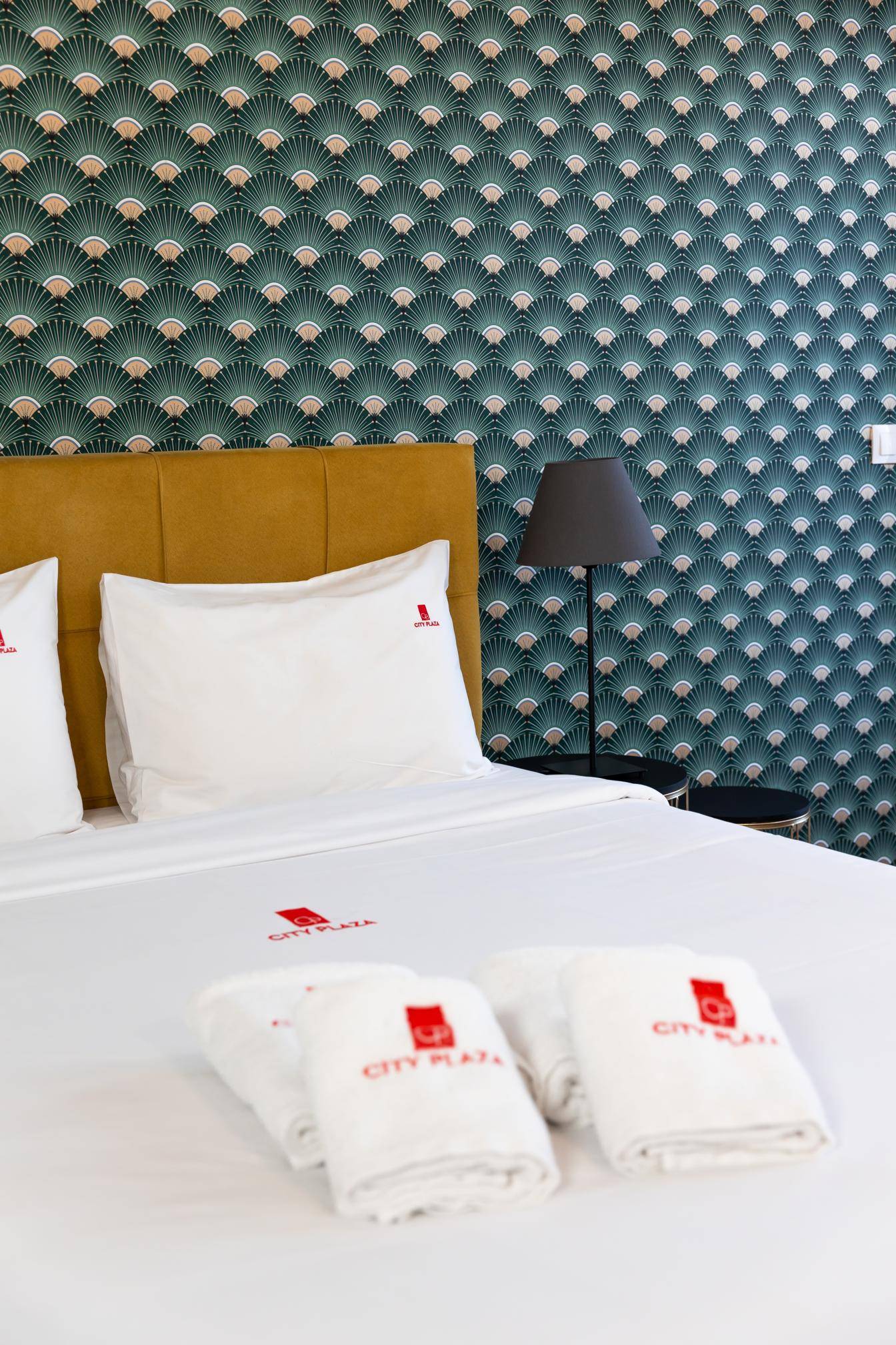 City Plaza Apartments & Rooms