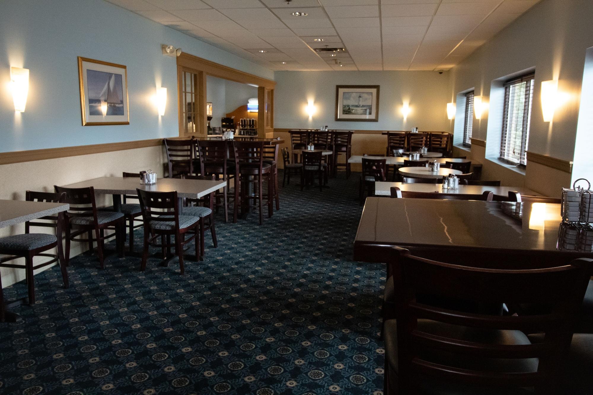Seaport Inn & Marina