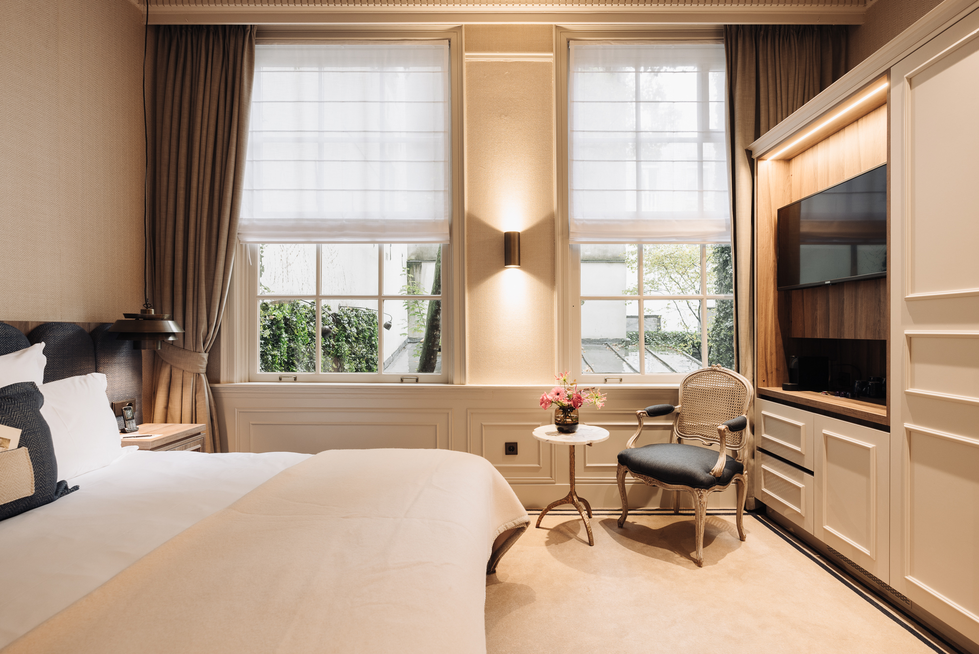 Hotel 717 by null
