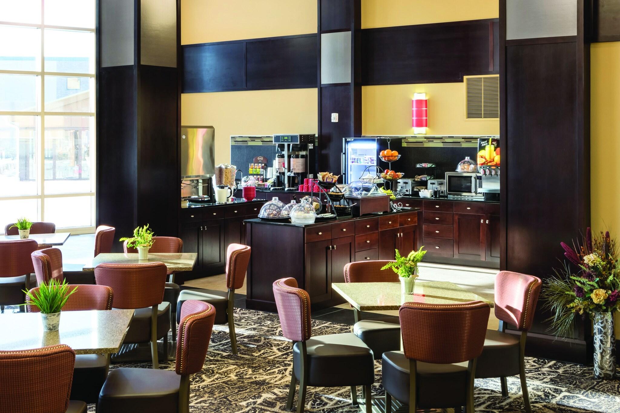 ClubHouse Hotel & Suites - Fargo