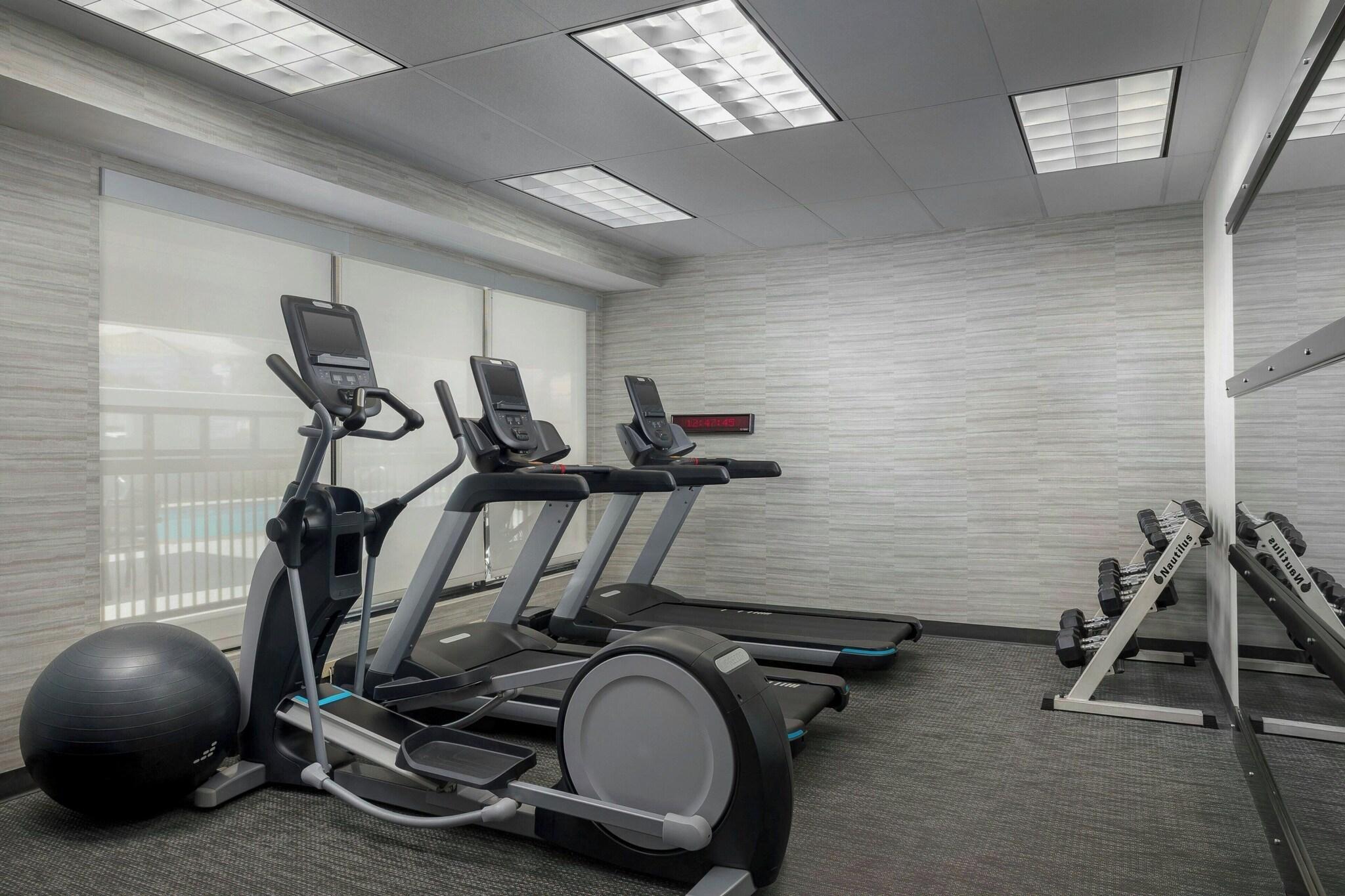 Courtyard By Marriott Houston West University