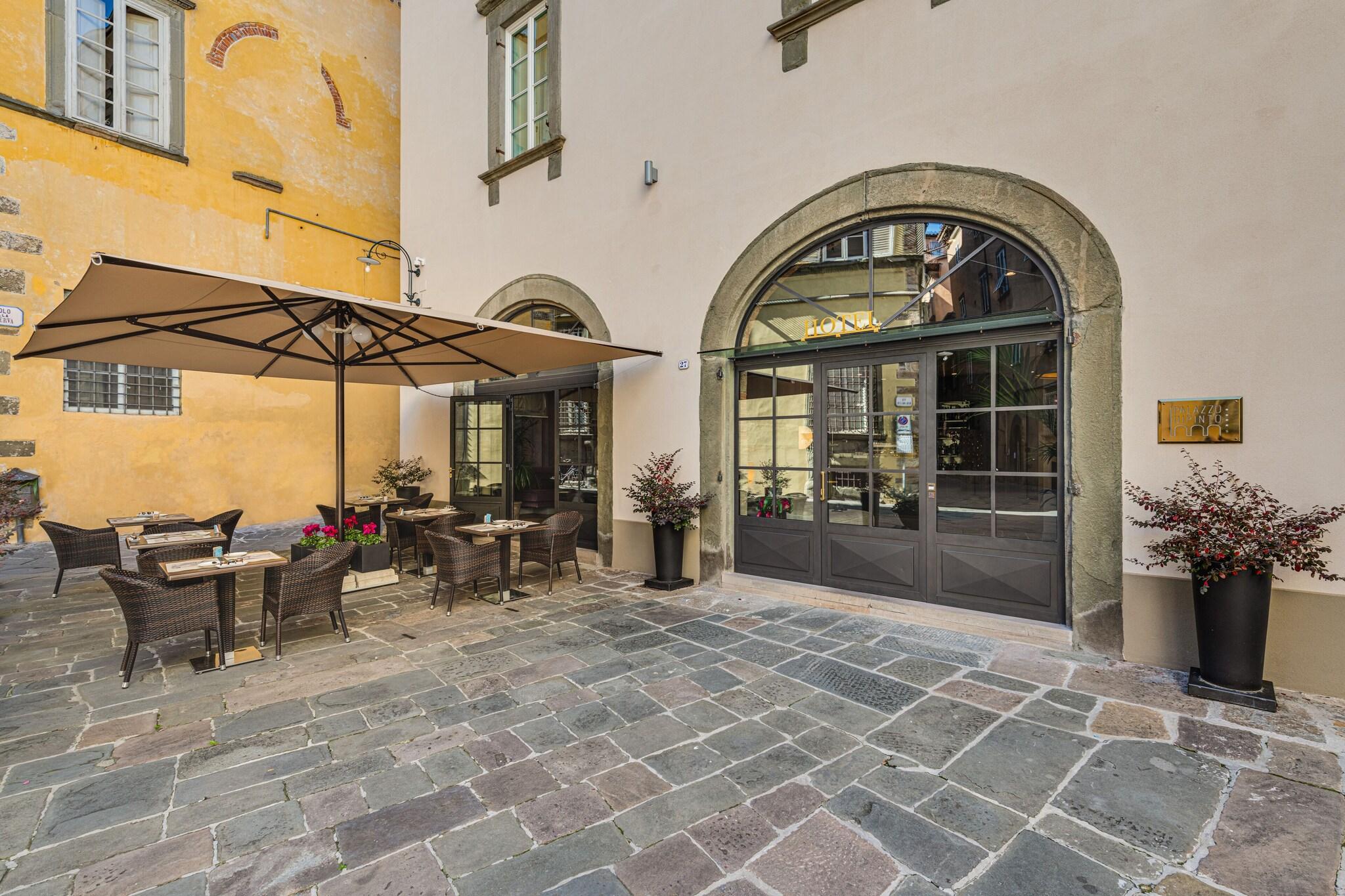 Palazzo Dipinto by null