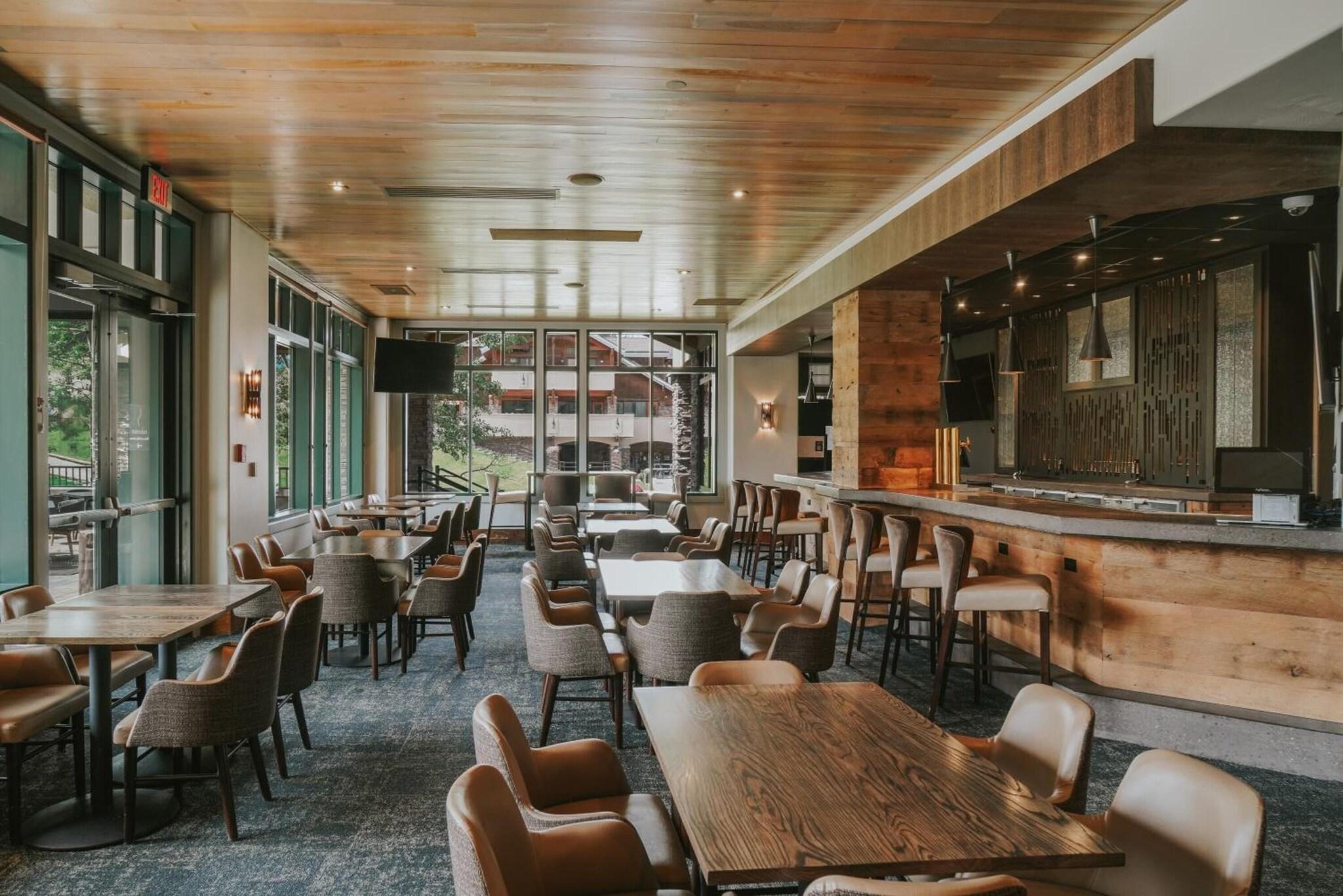 The Summit Hotel by null