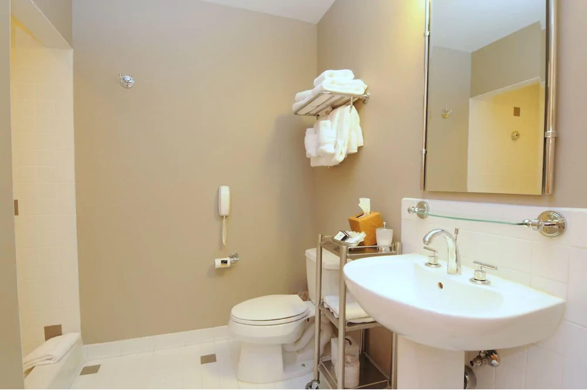 The Summit Hotel by null