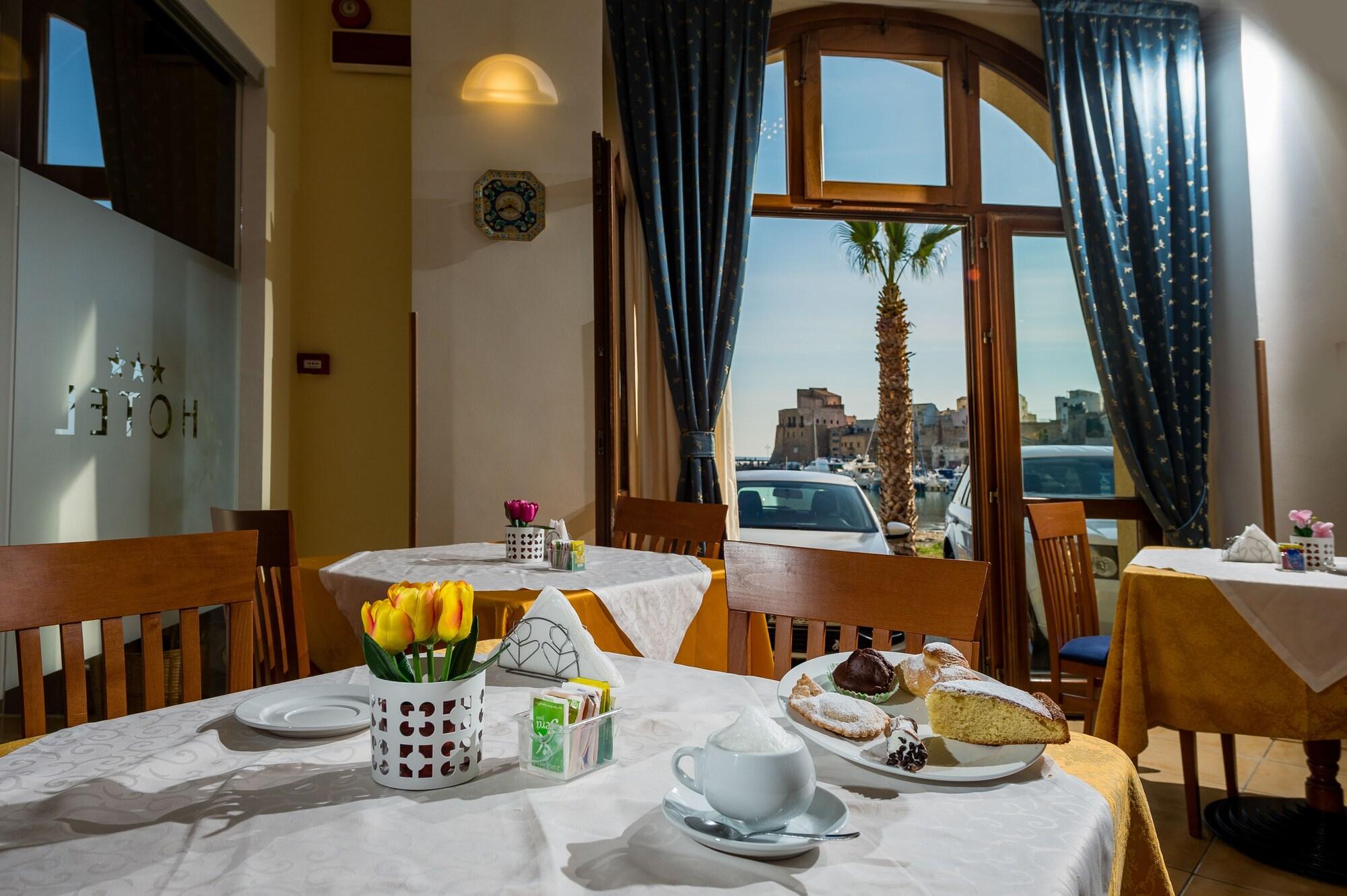 Hotel Cala Marina