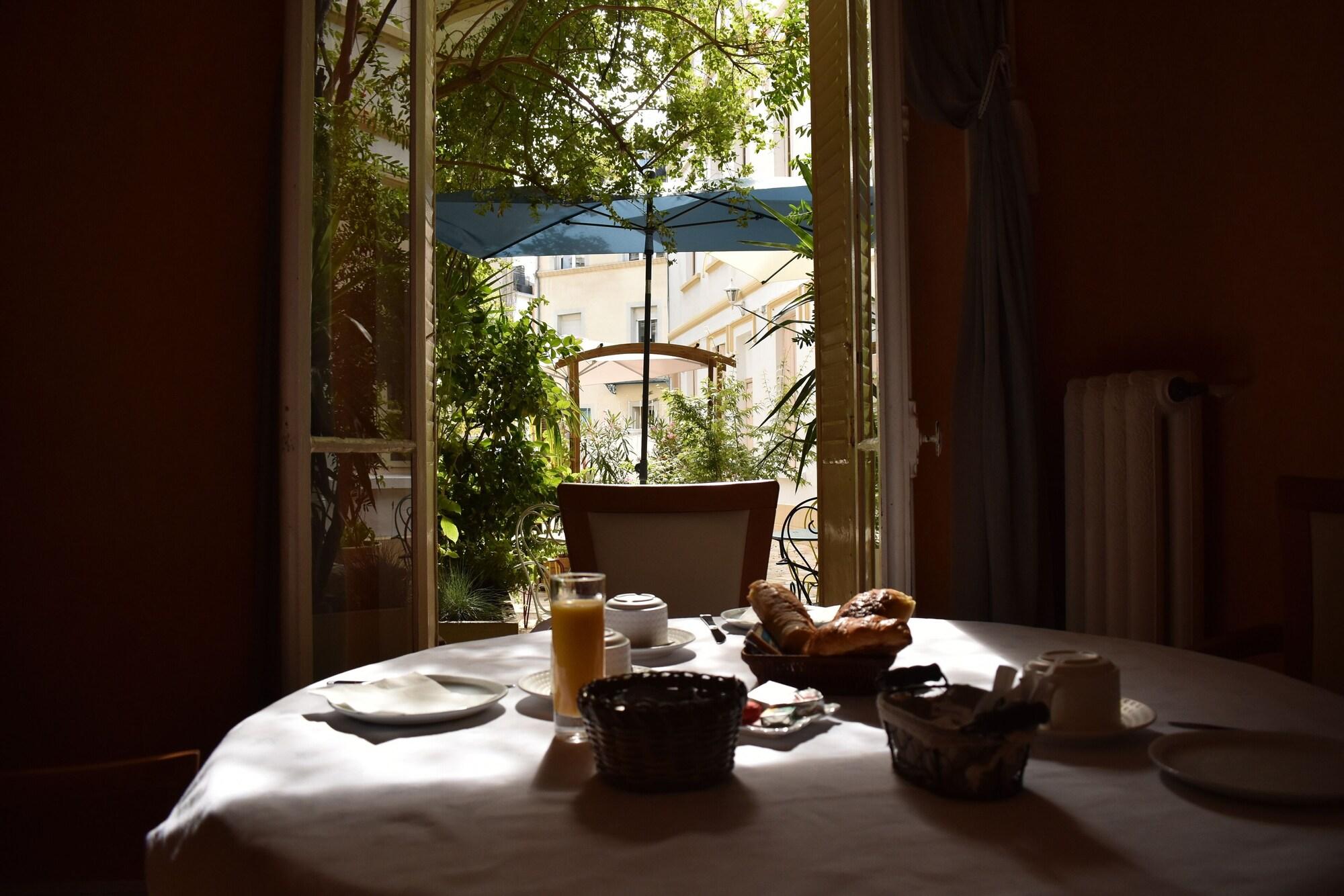 Hotel Henri Iv