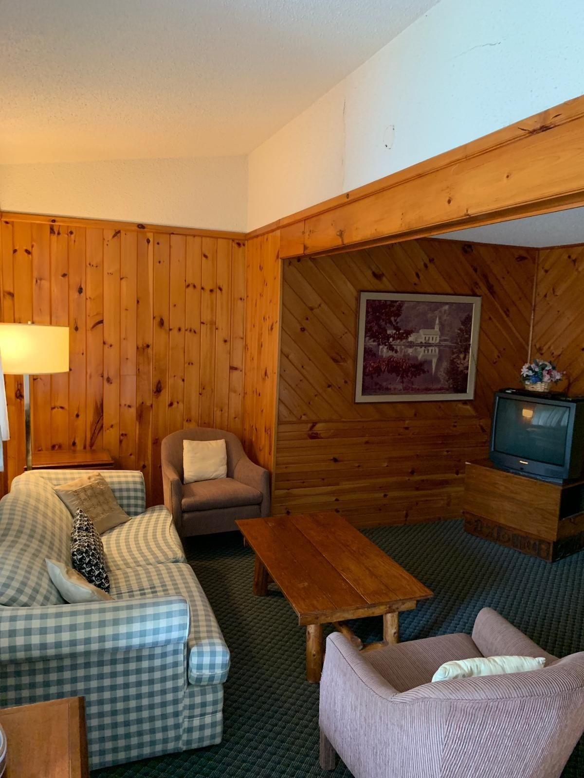 Algonquin Lakeside Inn