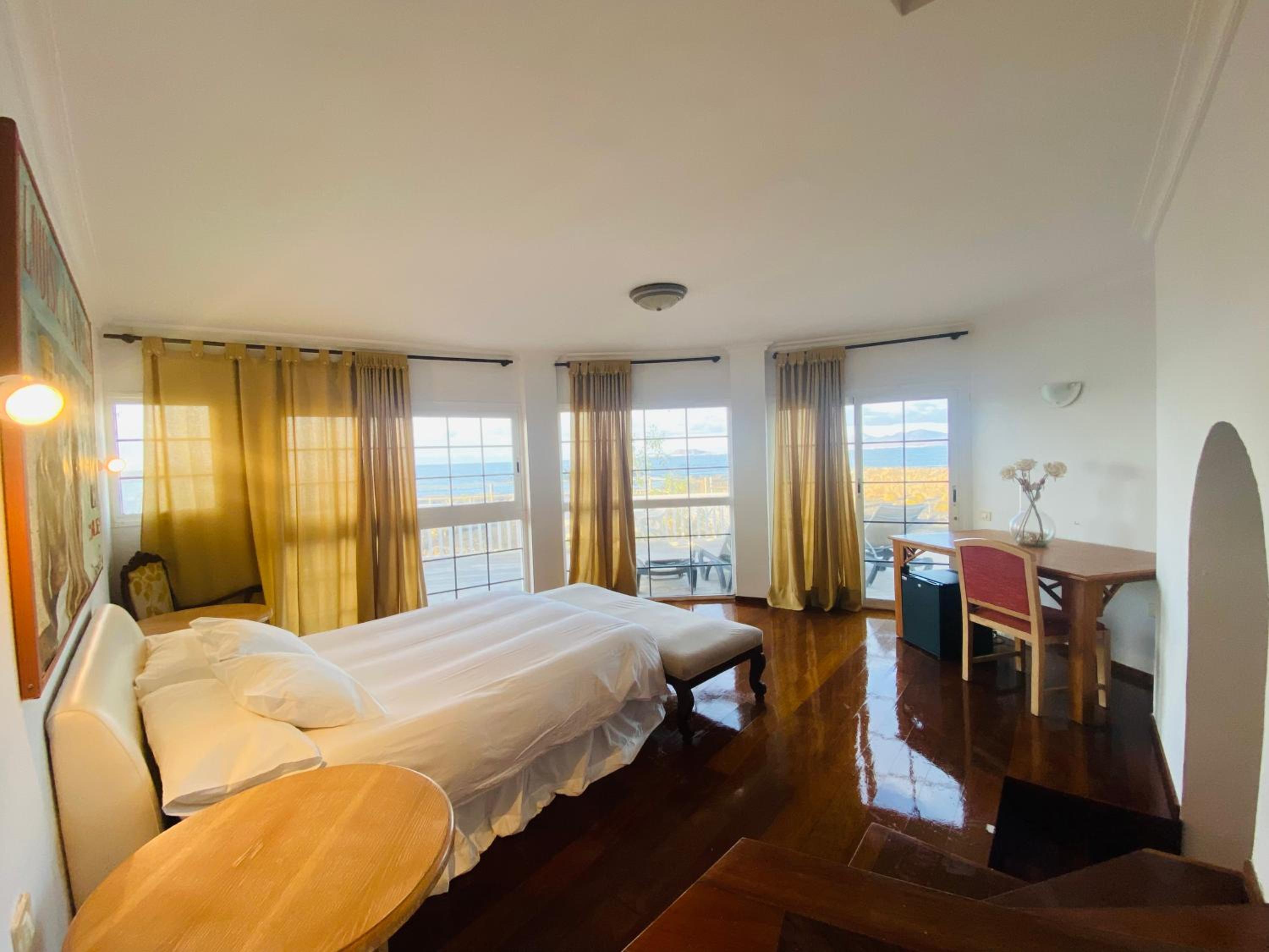 Habitación cuádruple, vistas al mar