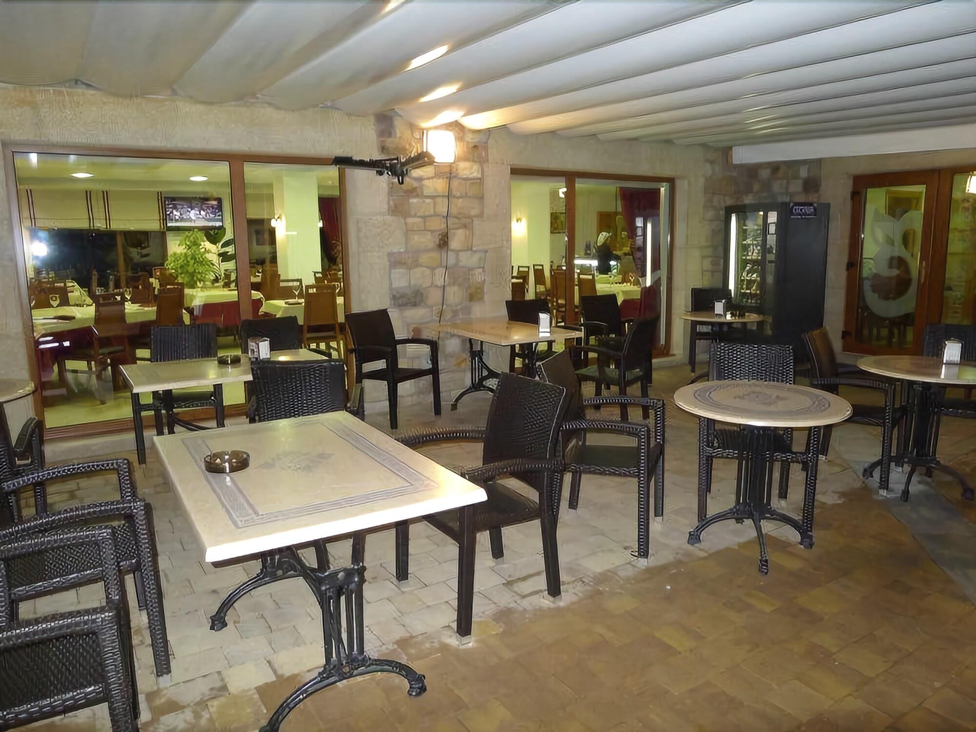 Hotel Valle de Cabezón