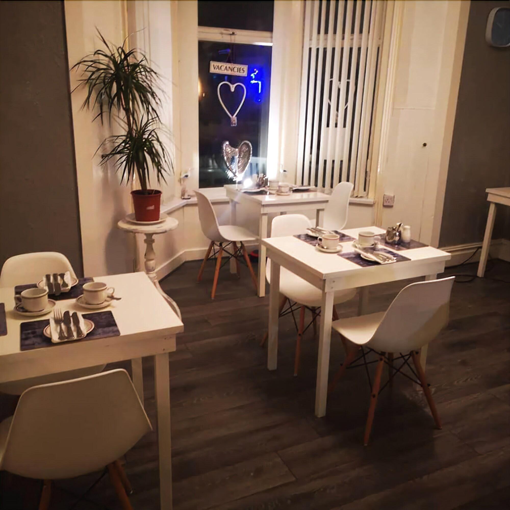 Lynbar Hotel