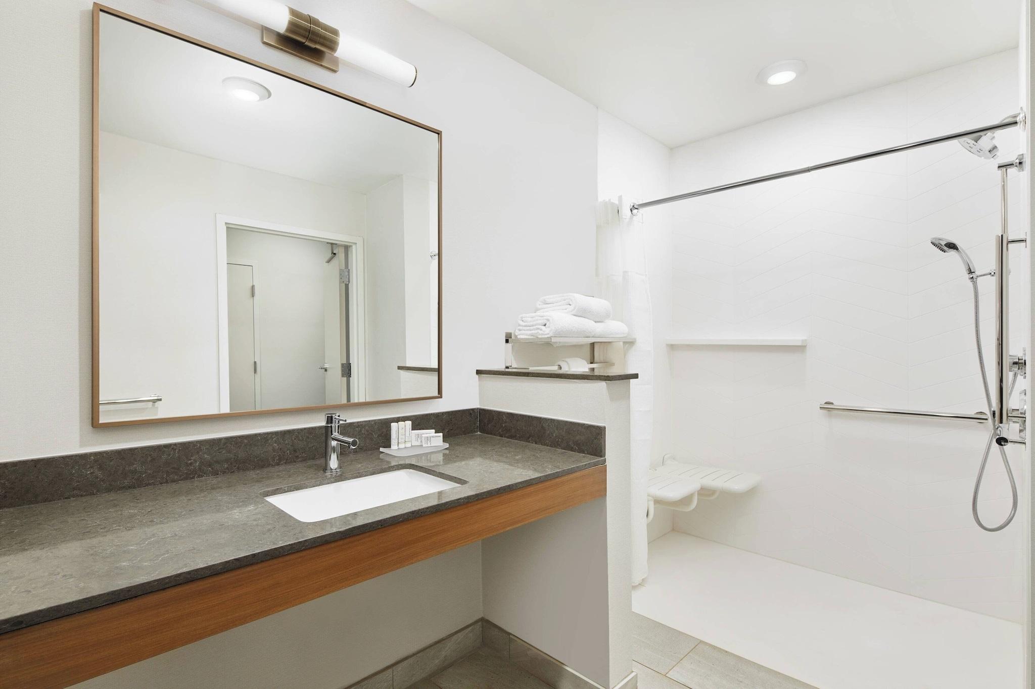 Fairfield Inn & Suites by Marriott Raleigh Wake Fo