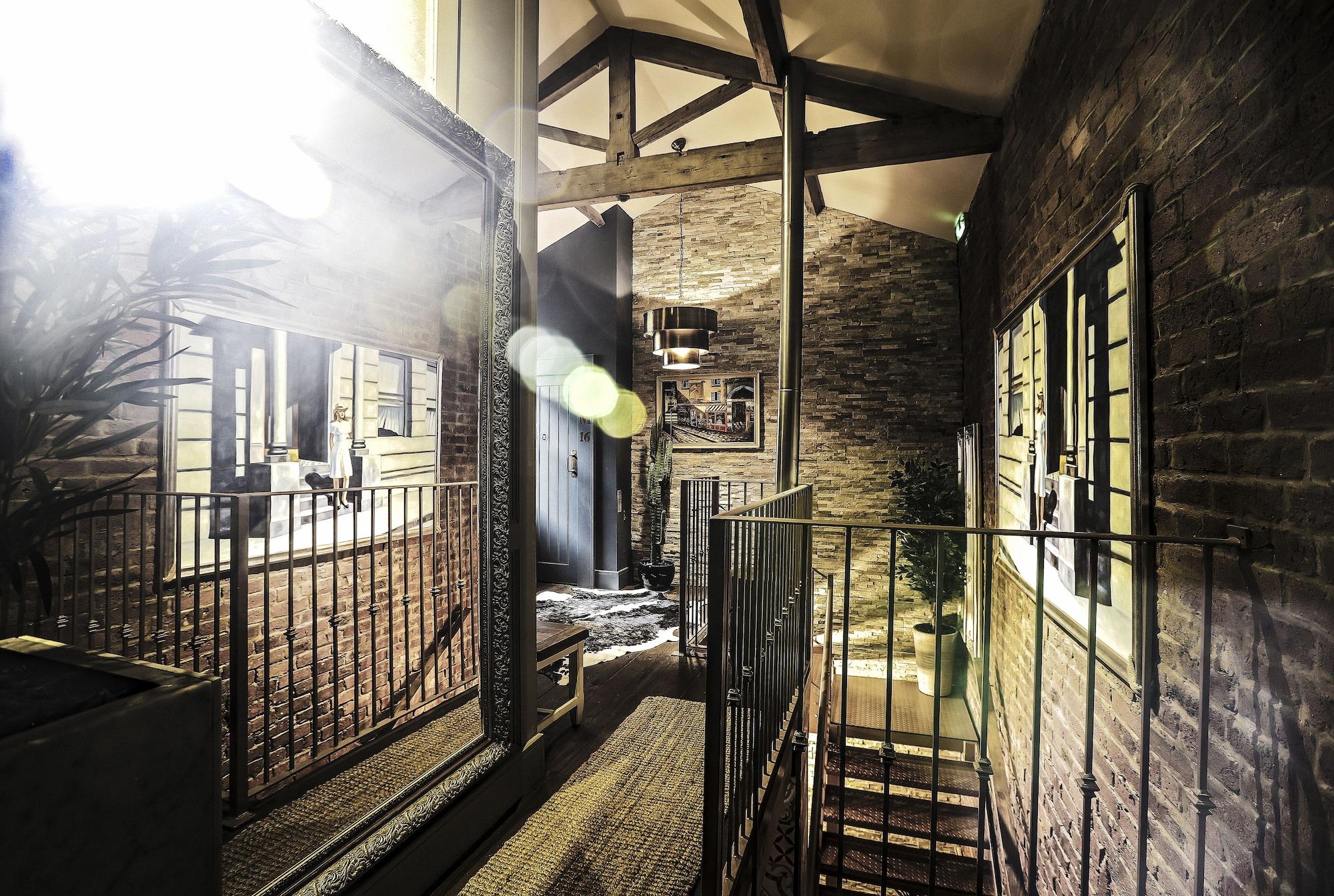 The Cow Hollow Hotel by null