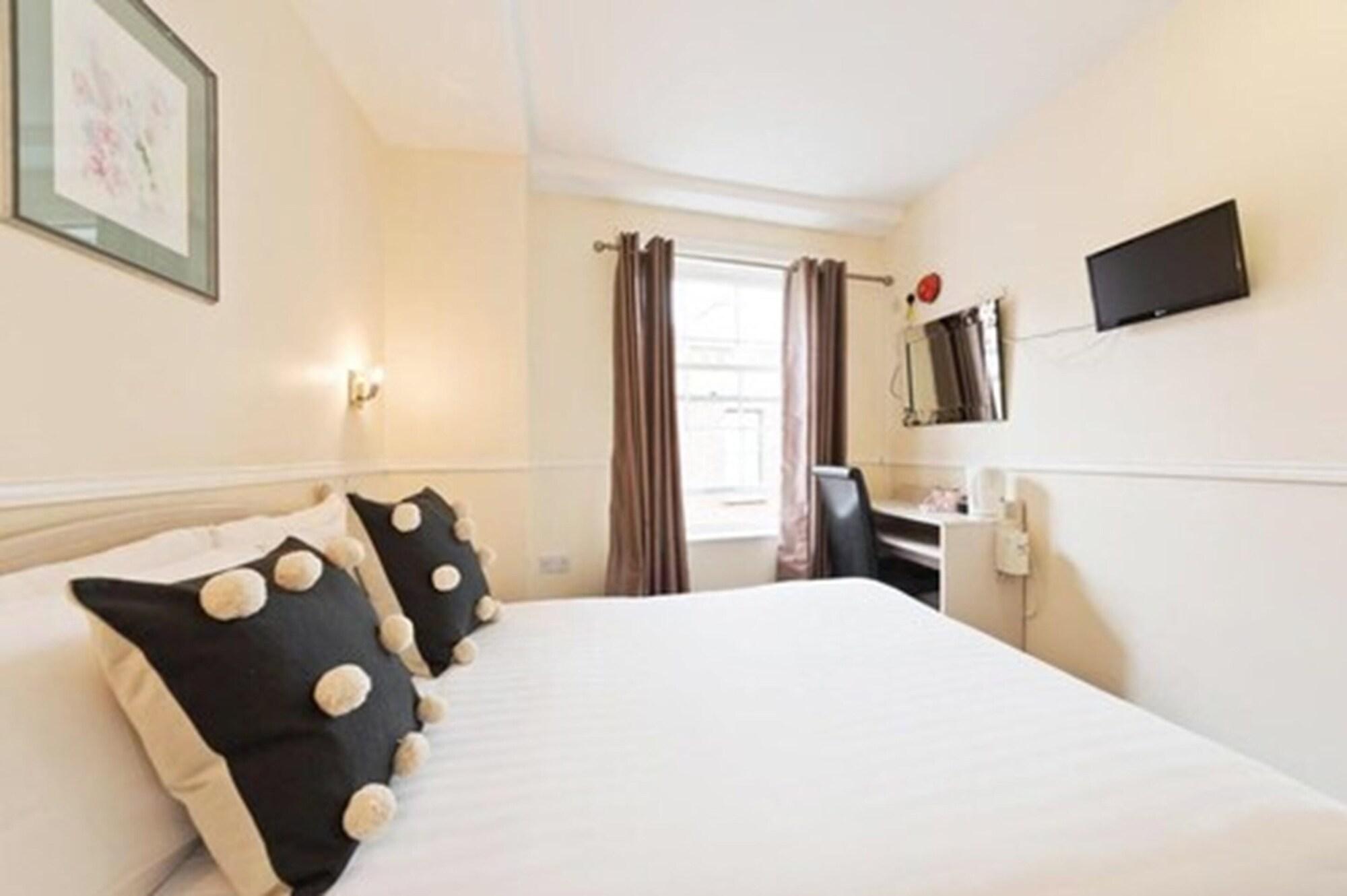 Riverhouse Hotel
