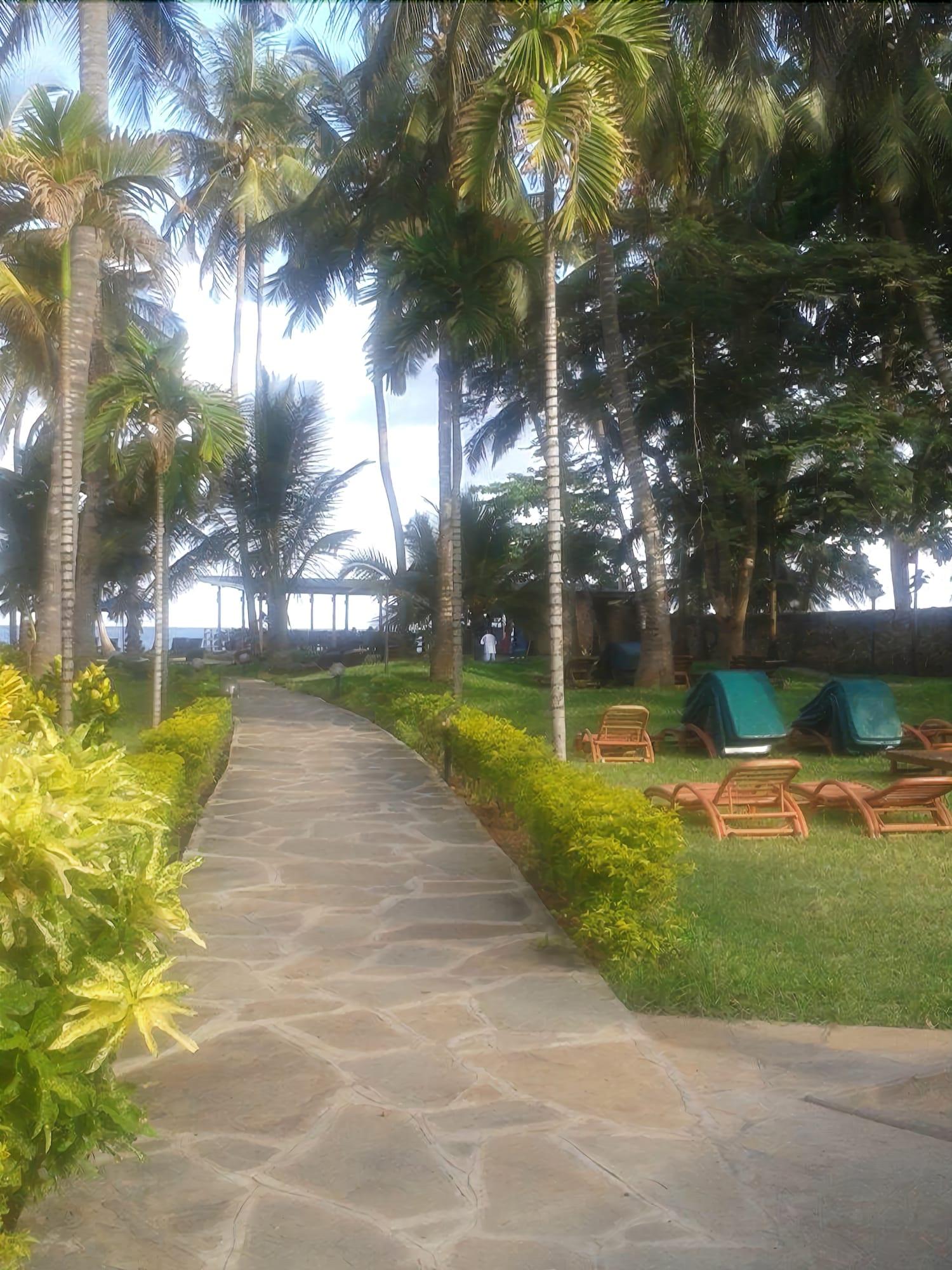 Travellers Beach Hotel & Club