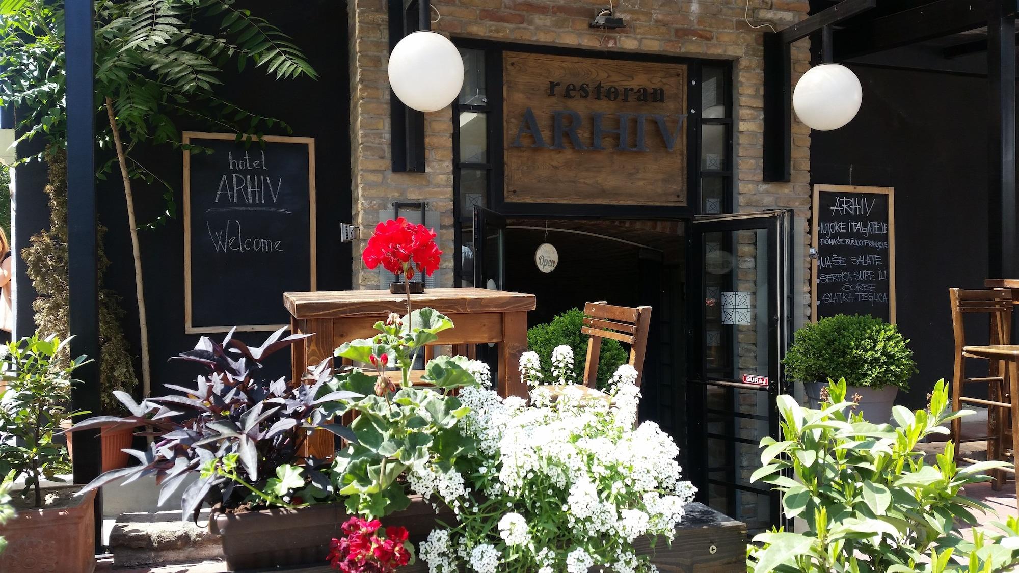 Hotel Arhiv