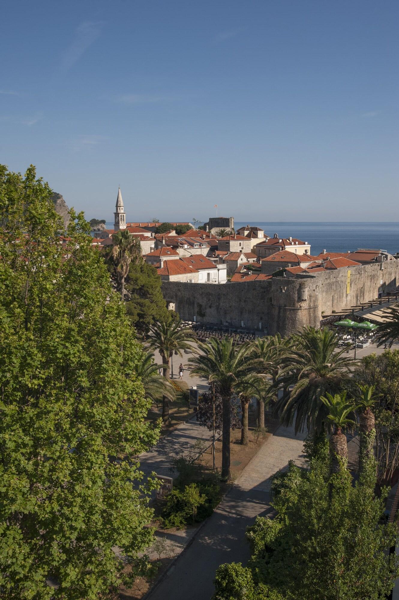 Hotel Majestic - photo