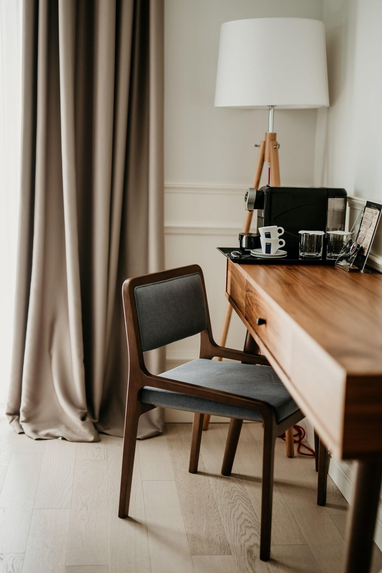 Hotel Majestic - photo