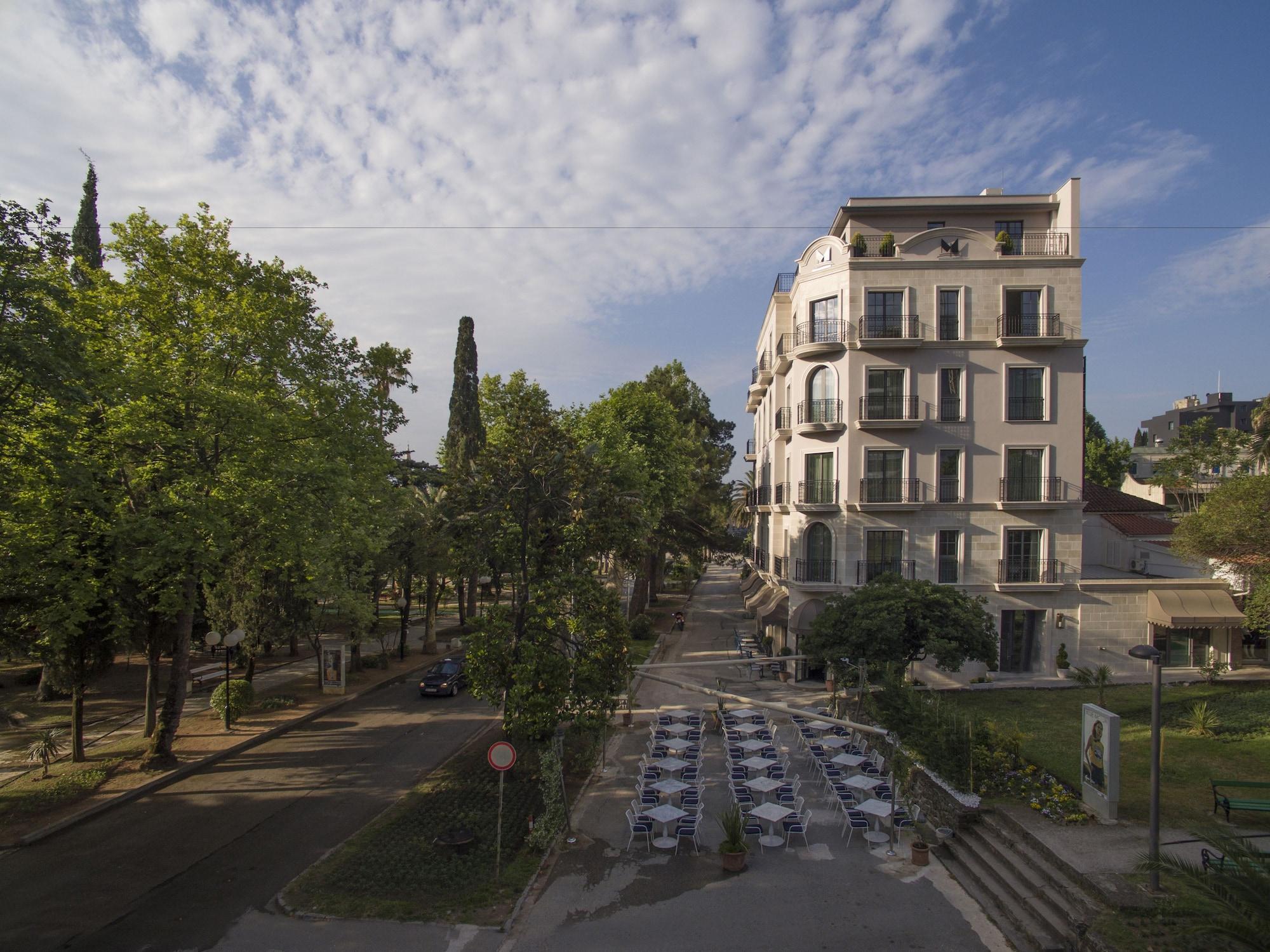 Hotel Majestic - photo