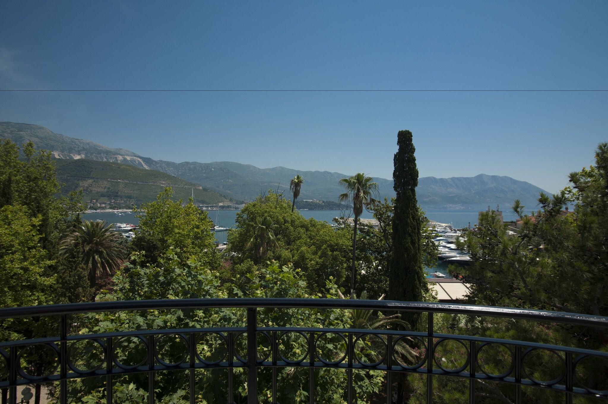 Hotel Majestic - photo