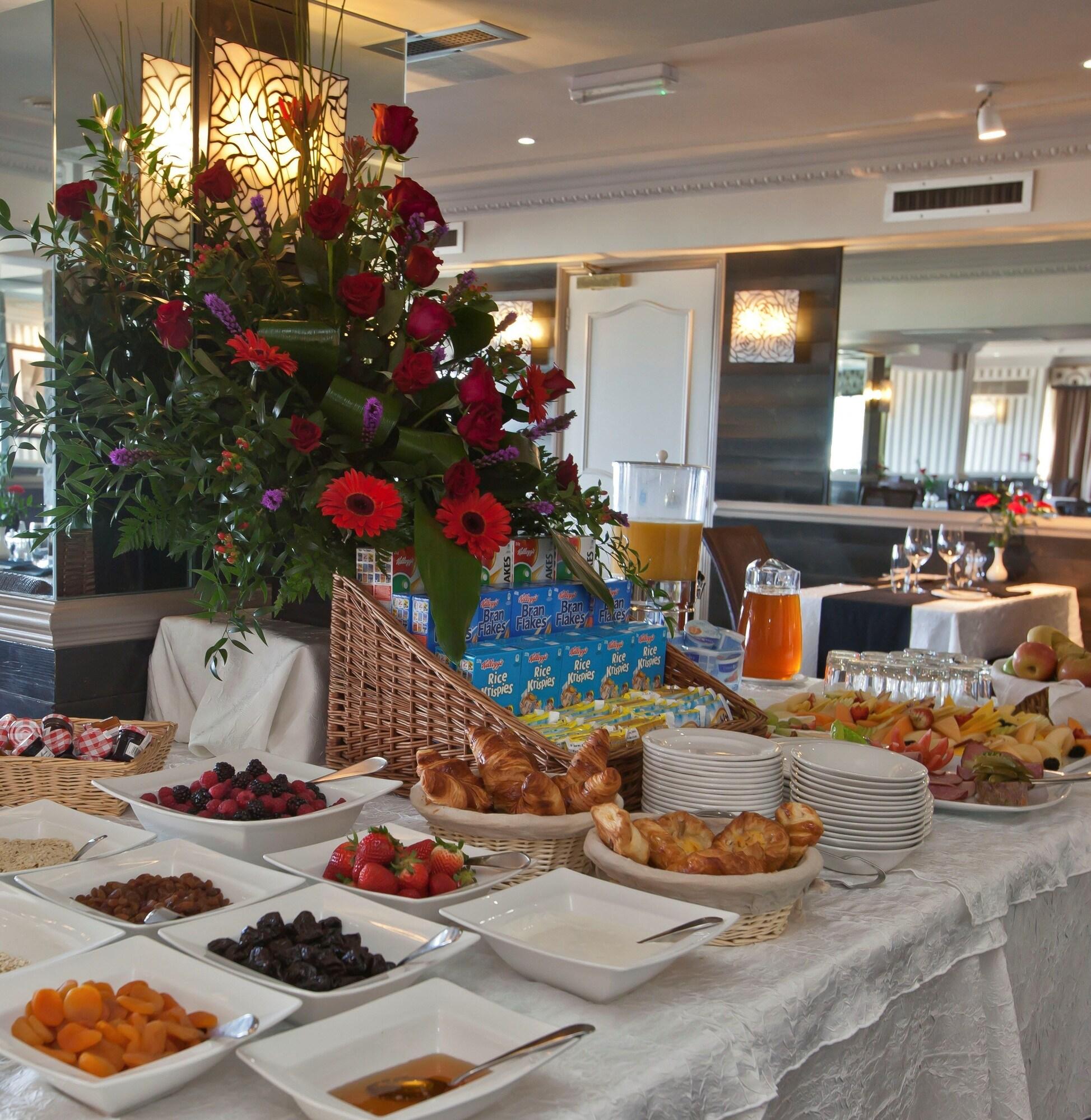 Cobo Bay Hotel & The Beach Terrace by null