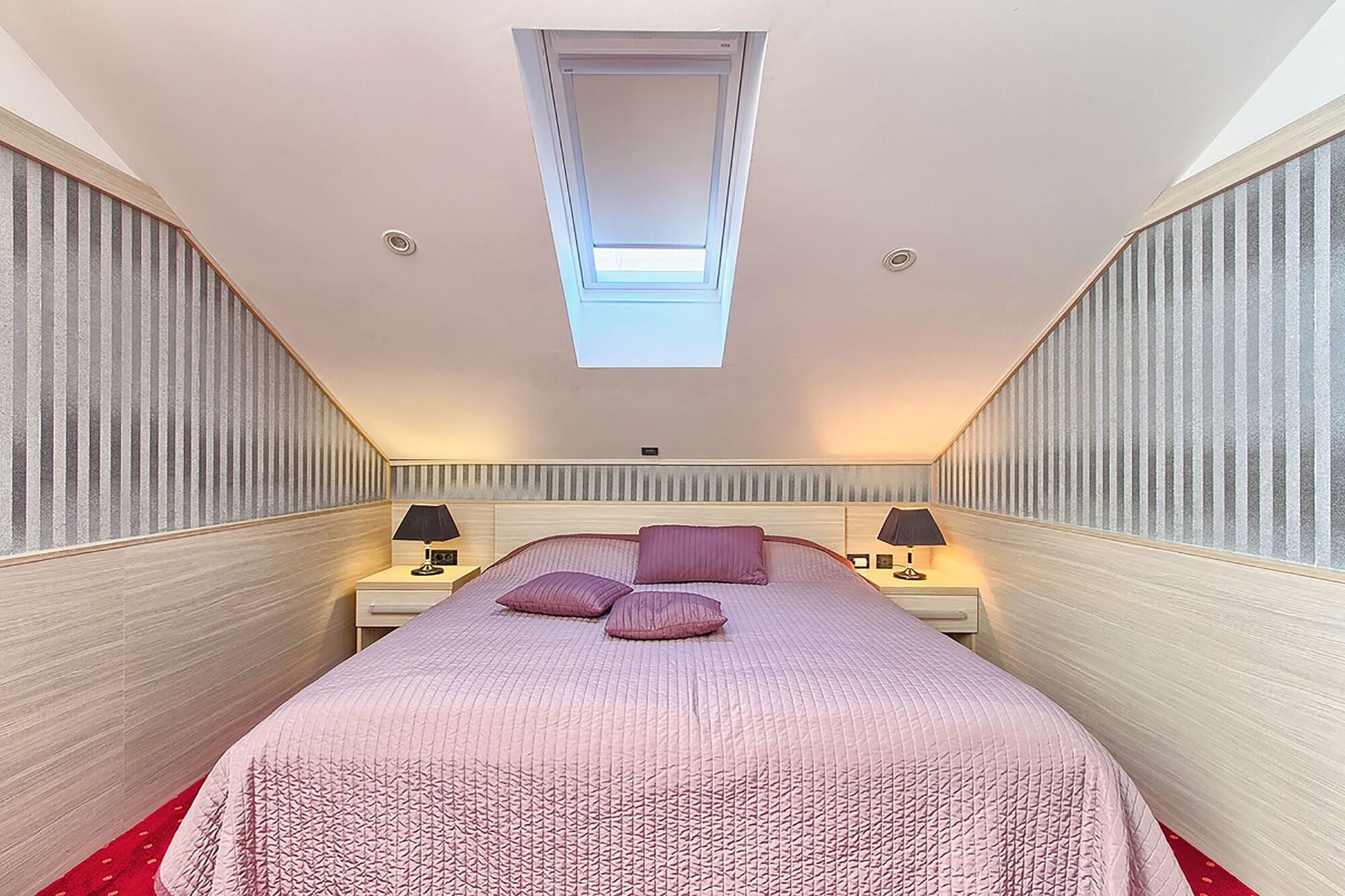 Hotel Galija by null