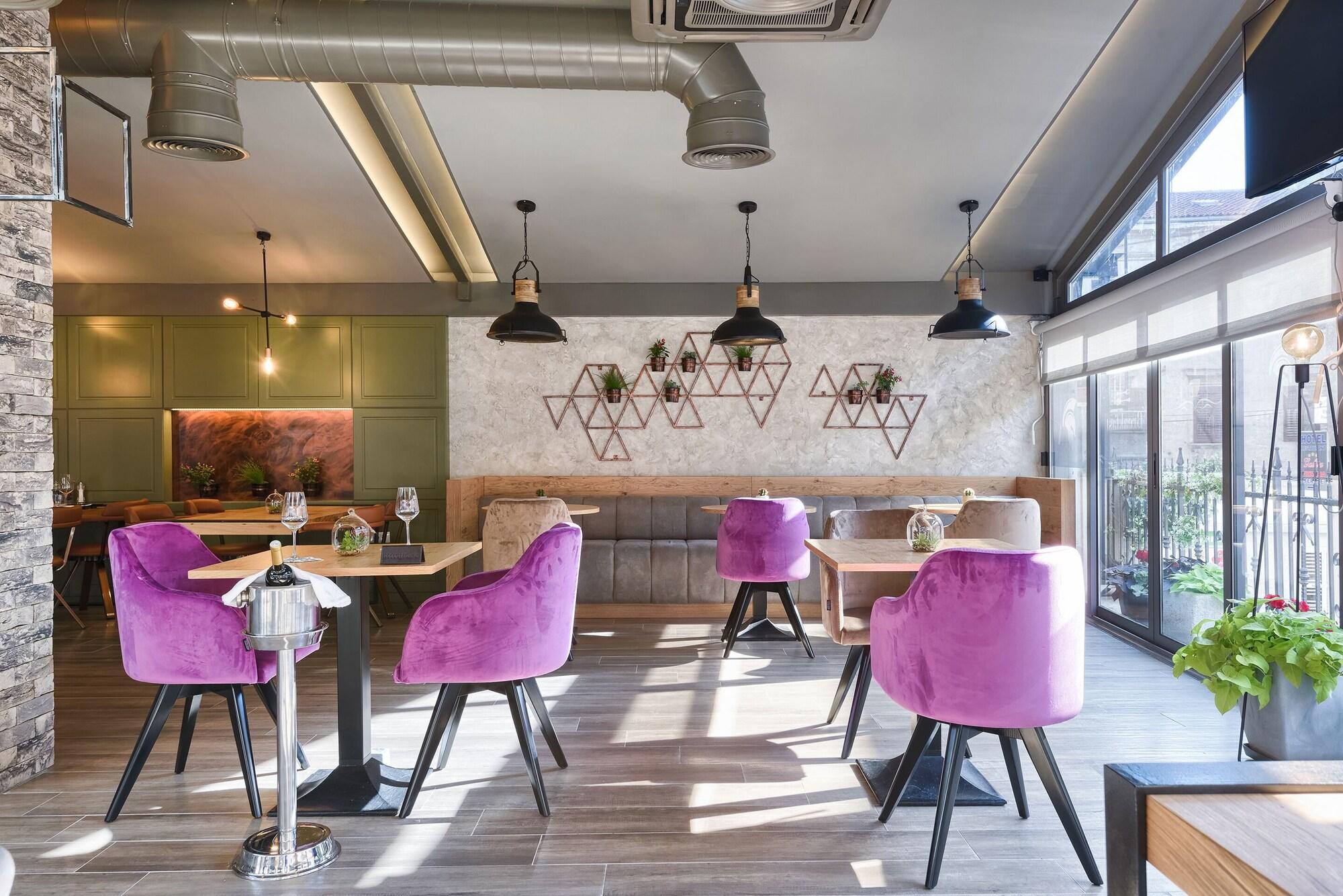 Hotel Galija by null