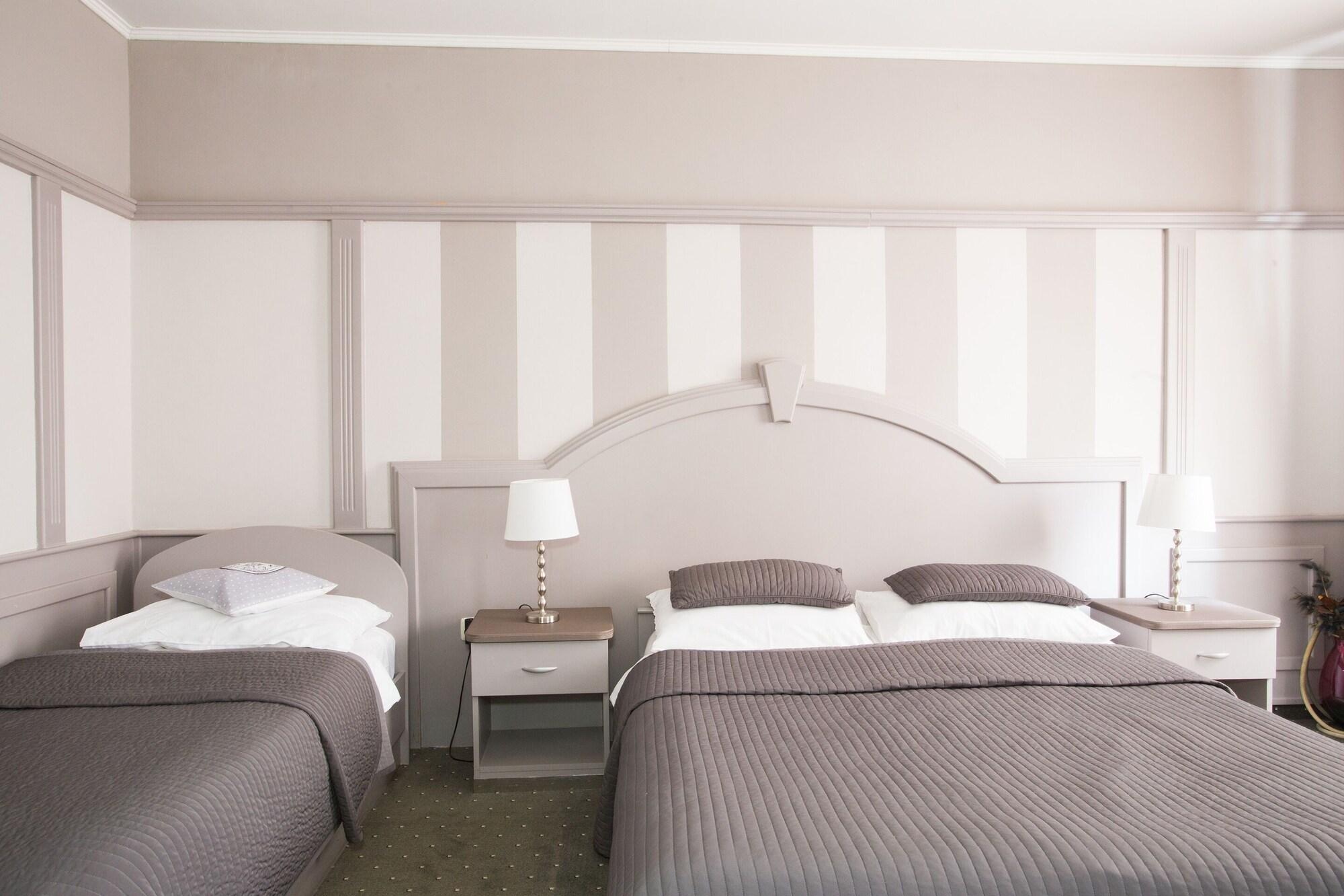 Hotel Galija by null
