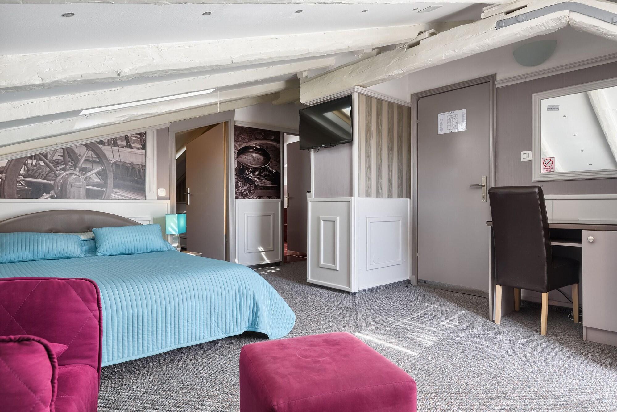 Hotel Galija by null