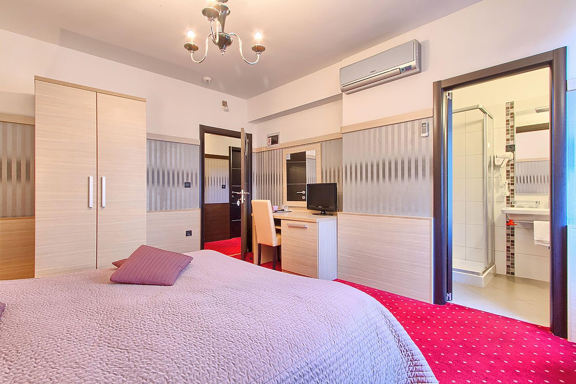 Hotel Galija by null