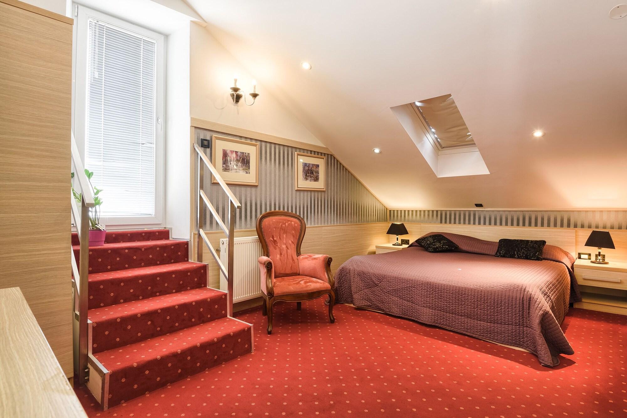 Hotel Galija by null