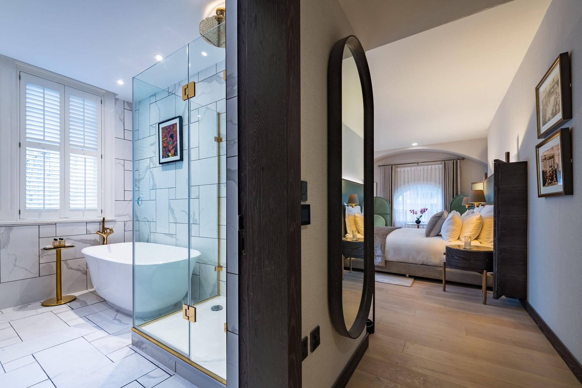 Stock Exchange Hotel, Manchester, Autograph Collection by null