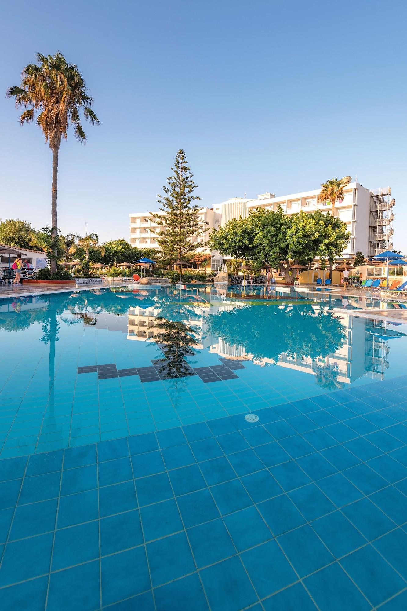 Atlantis Hotel - фото